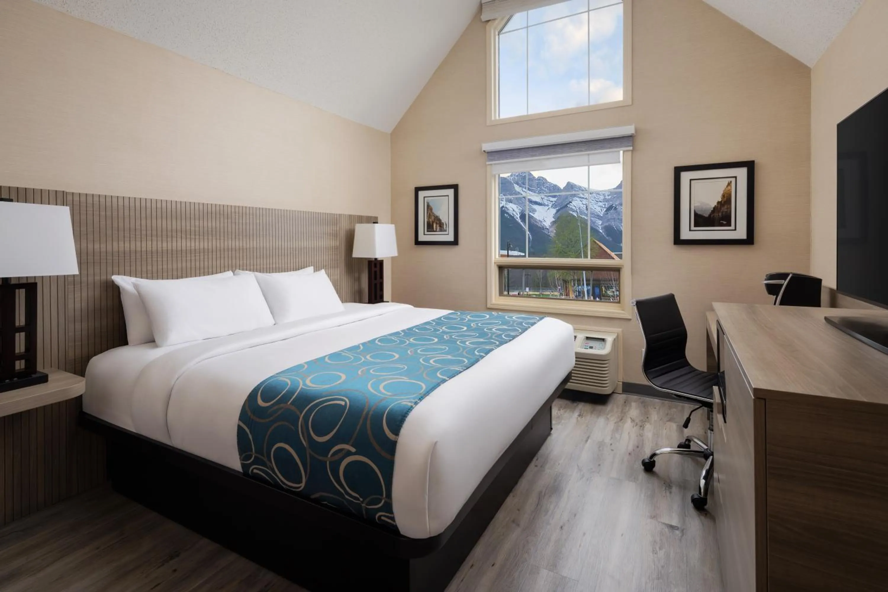 Bed in Grande Rockies Resort-Bellstar Hotels & Resorts