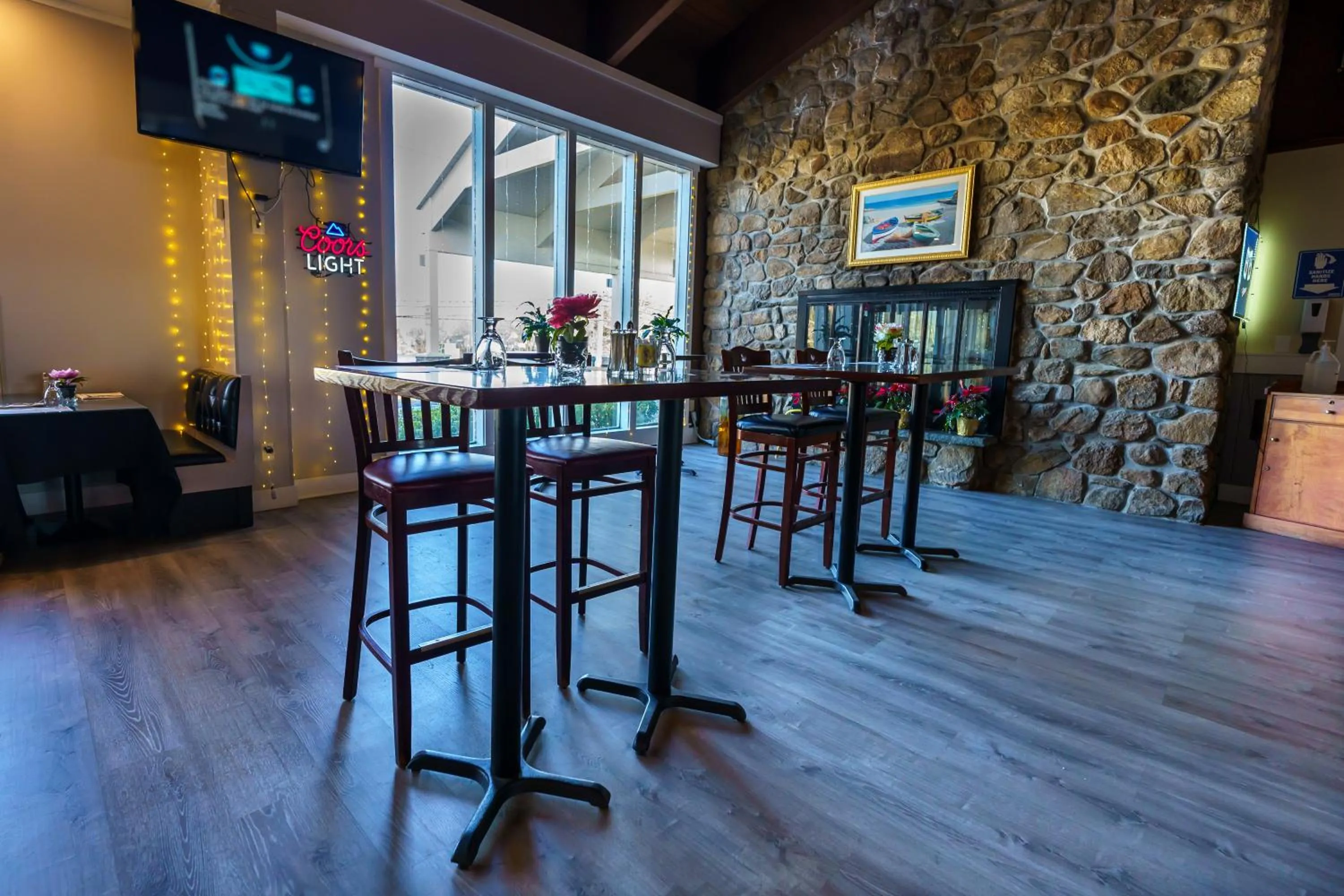 Restaurant/places to eat in Iris Hotel Cape Cod