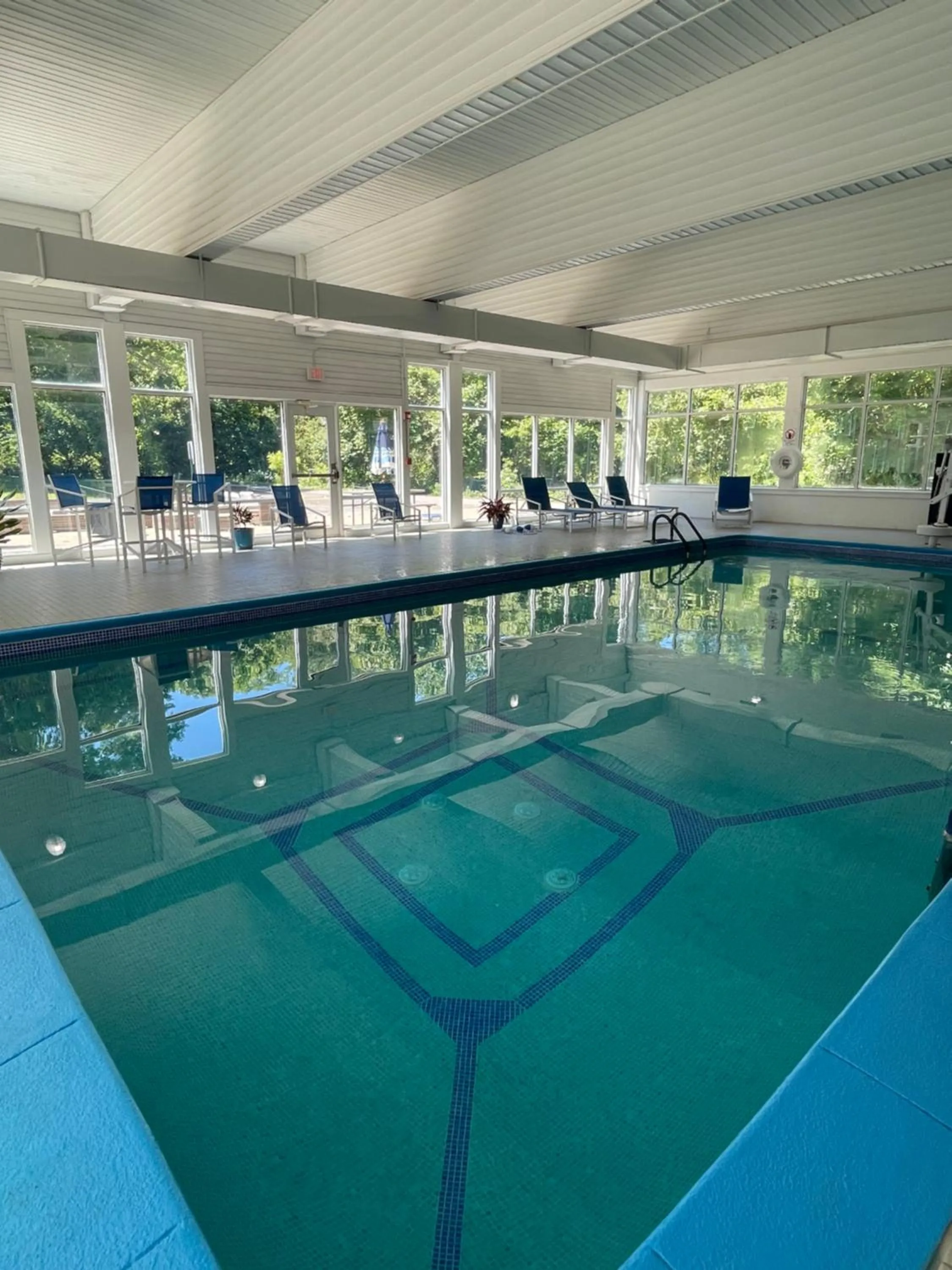 Swimming pool in Iris Hotel Cape Cod