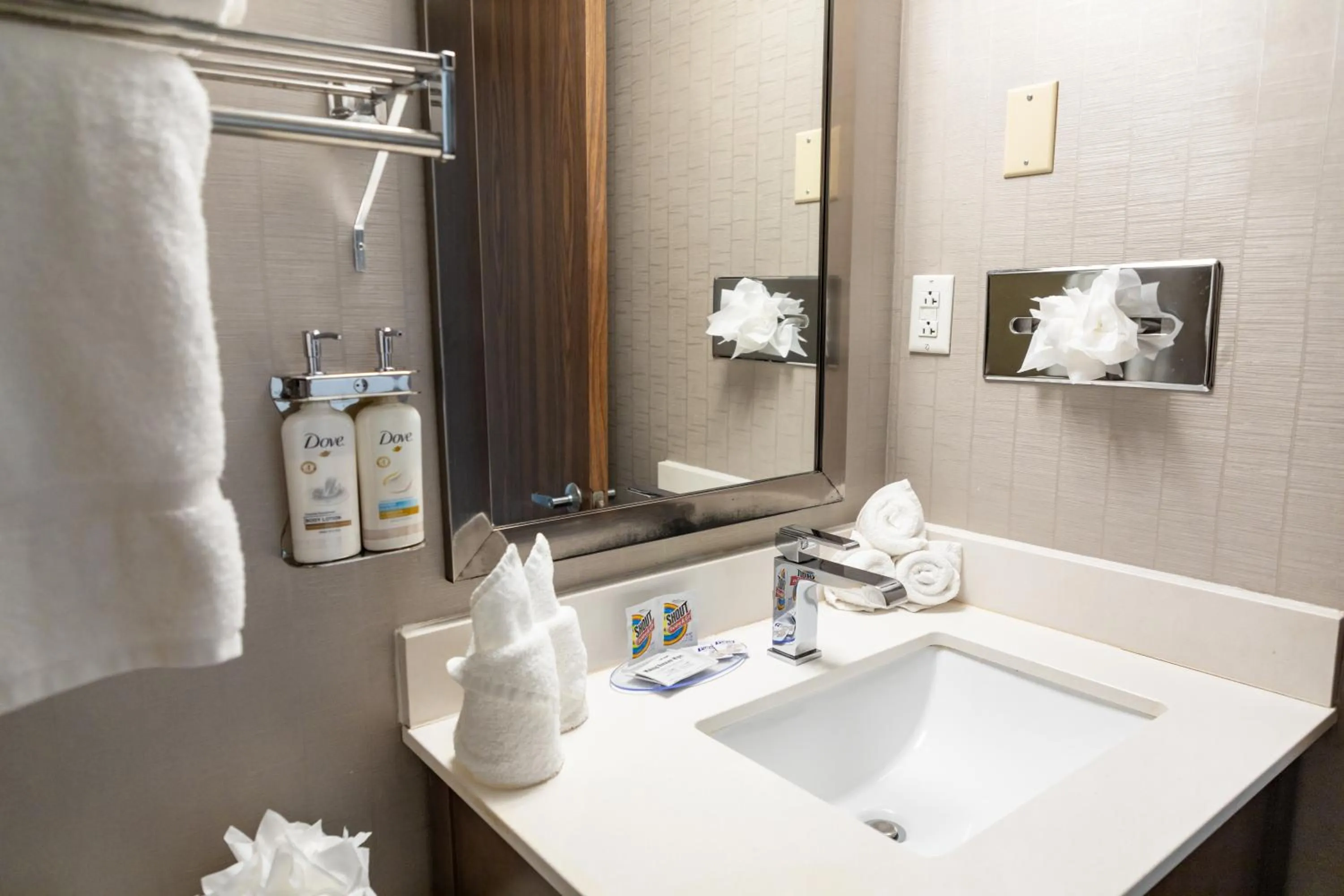 Bathroom in Iris Hotel Cape Cod