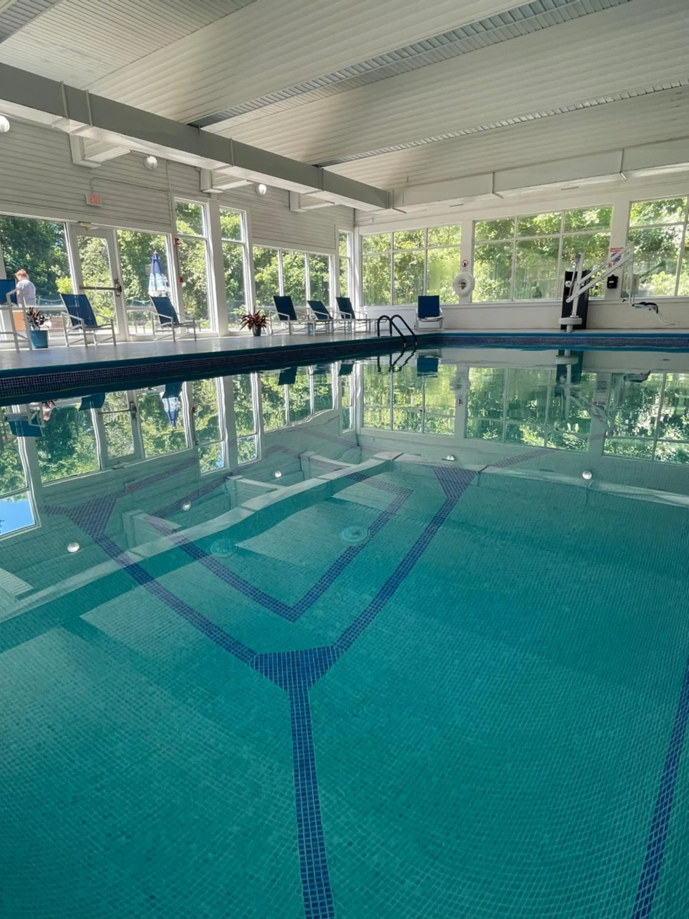 Swimming pool in Iris Hotel Cape Cod