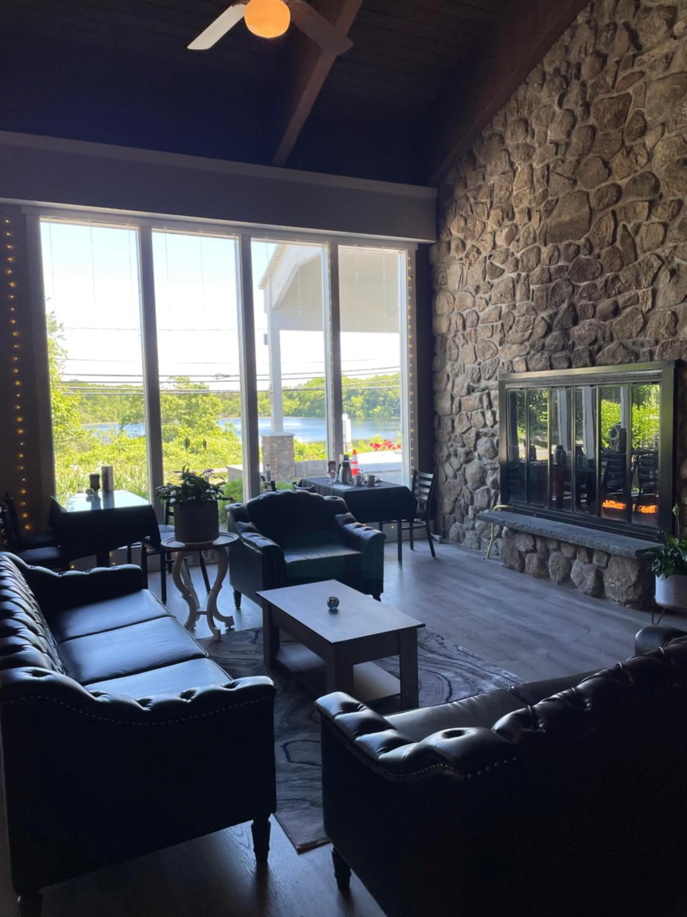 Restaurant/places to eat in Iris Hotel Cape Cod