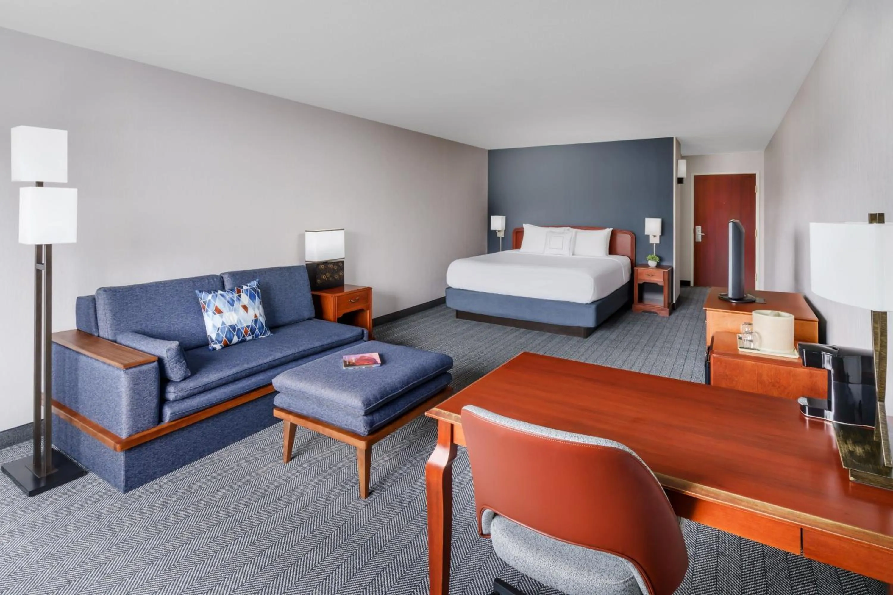 Photo of the whole room, Bed in Courtyard by Marriott Sacramento Folsom