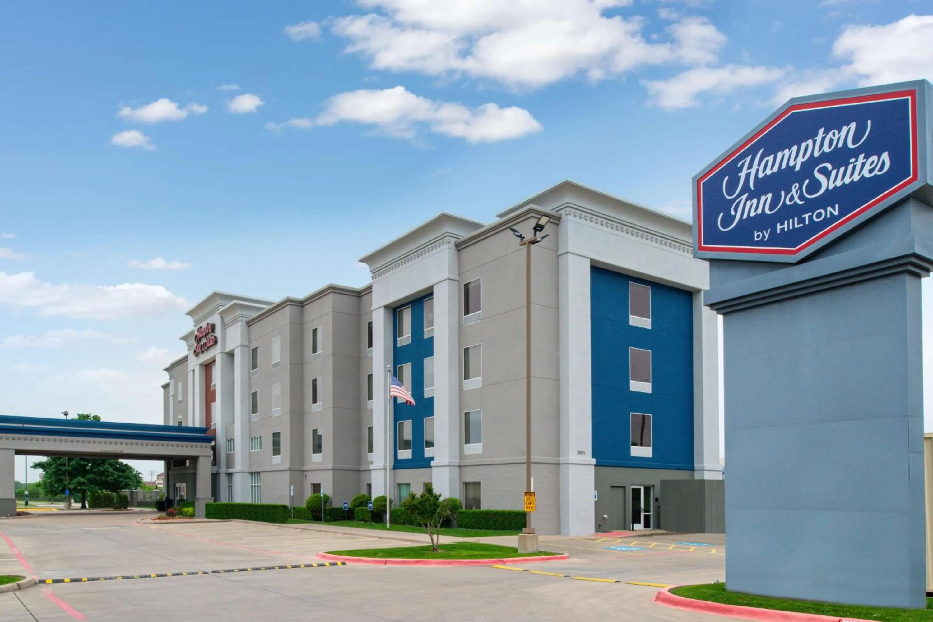 Property building in Hampton Inn & Suites Greenville