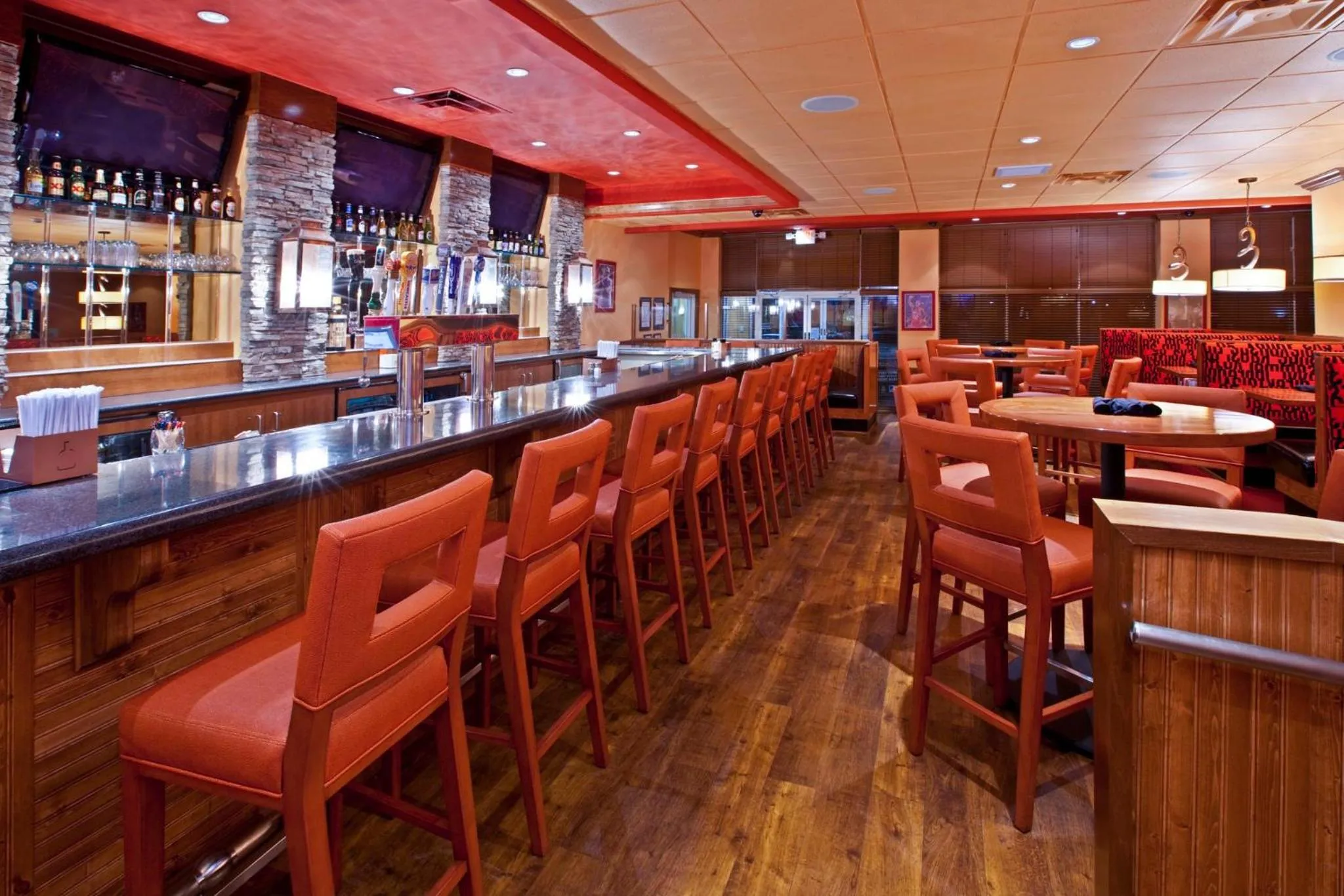 Lounge or bar in Holiday Inn Louisville Airport South by IHG