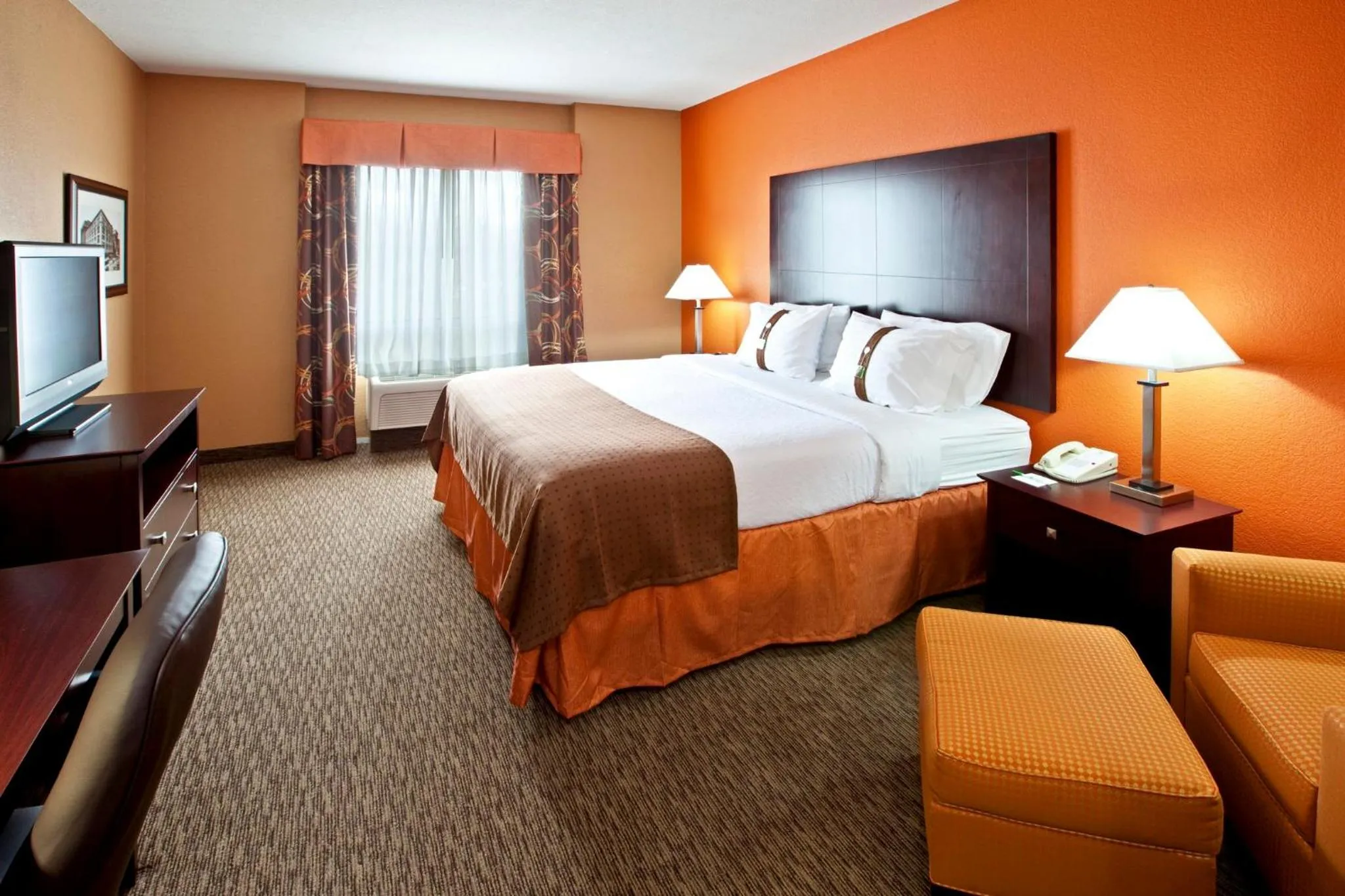 Photo of the whole room, Bed in Holiday Inn Louisville Airport South by IHG