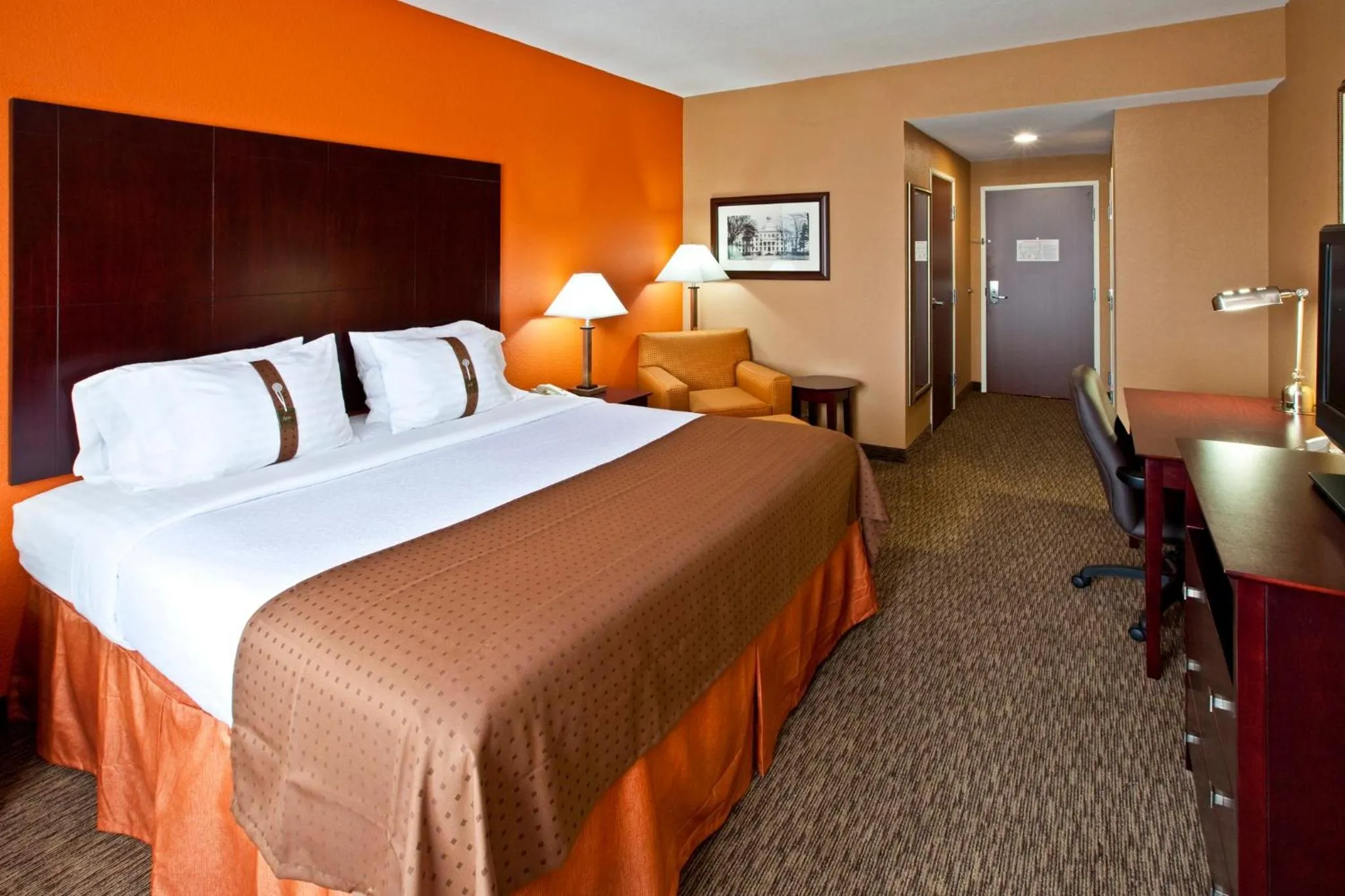 Photo of the whole room, Bed in Holiday Inn Louisville Airport South by IHG