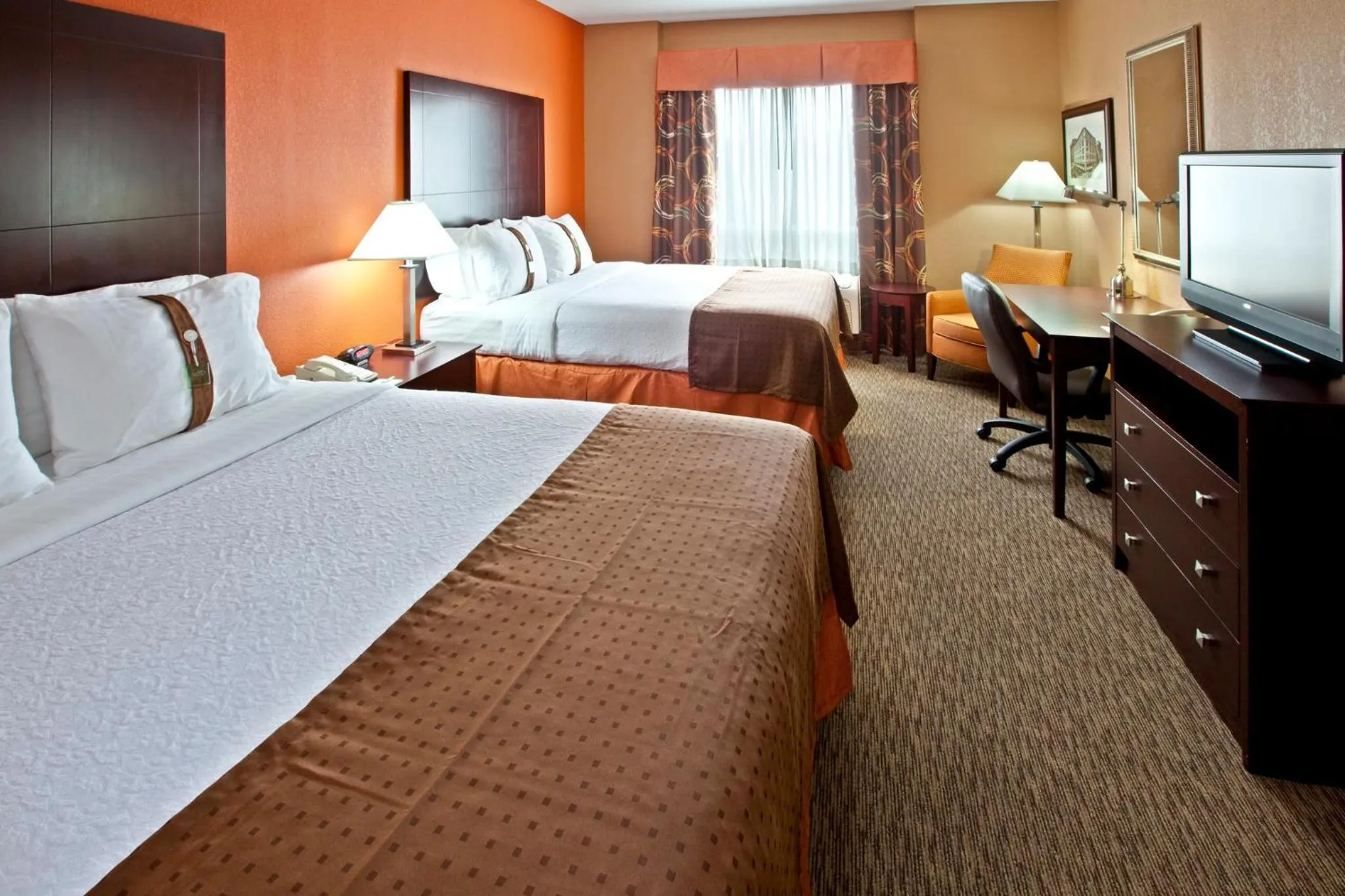 Photo of the whole room, Bed in Holiday Inn Louisville Airport South by IHG