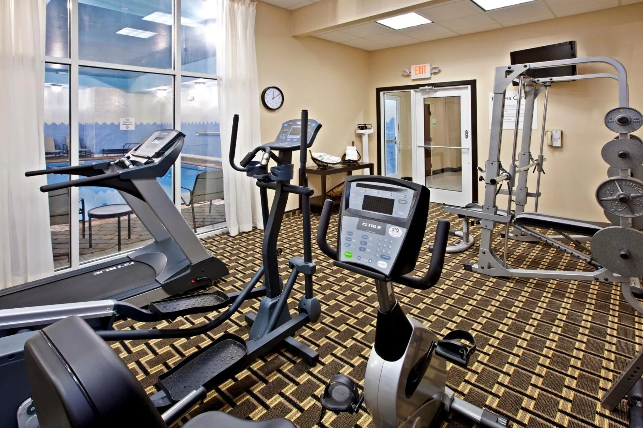 Fitness centre/facilities in Holiday Inn Louisville Airport South by IHG