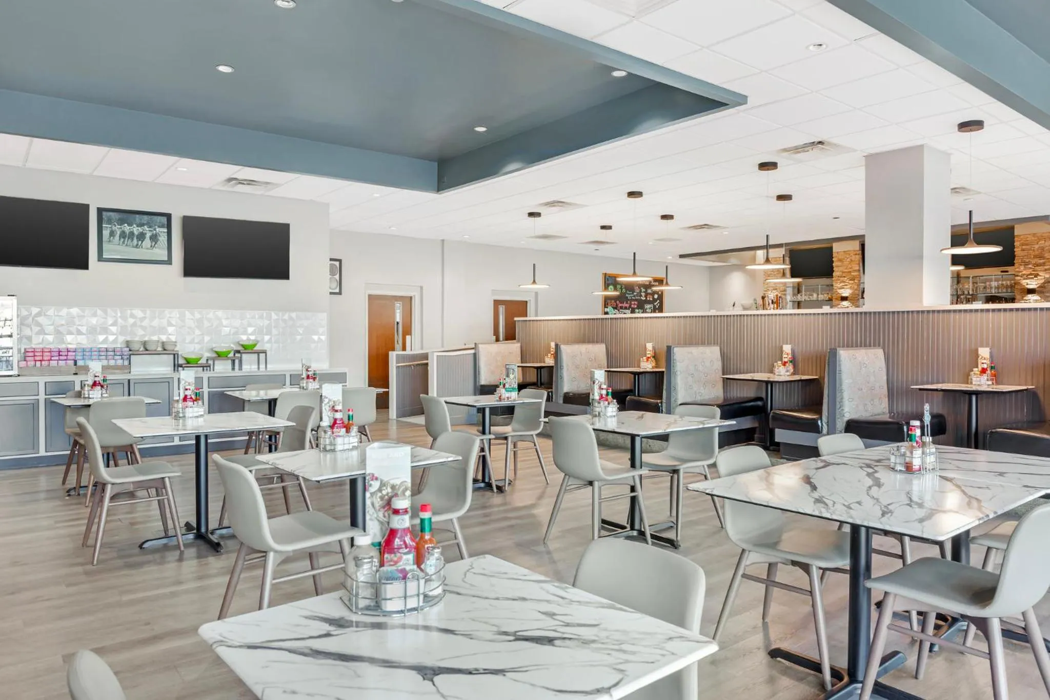 Breakfast in Holiday Inn Louisville Airport South by IHG