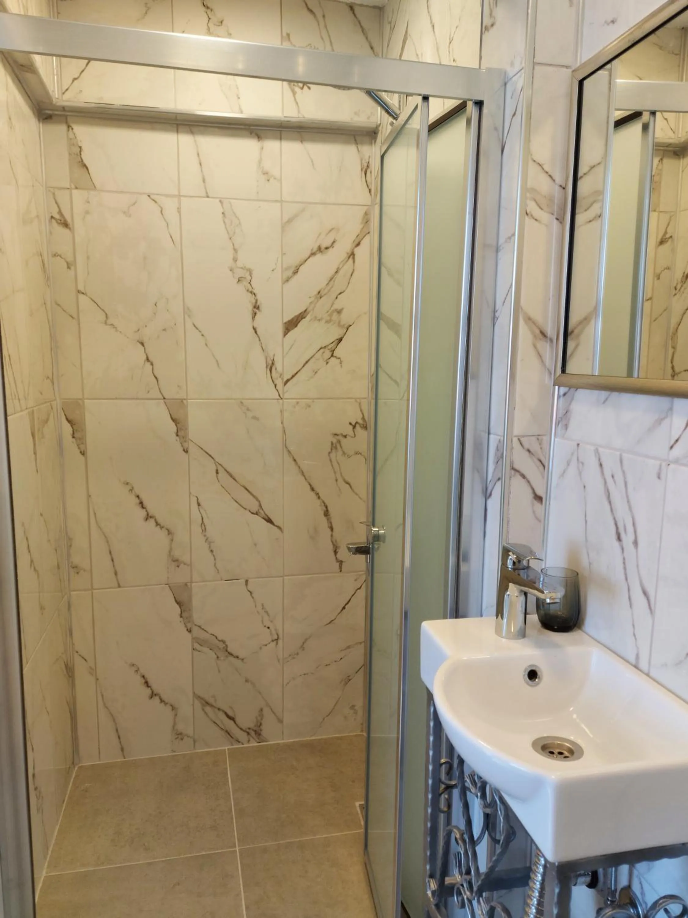 Shower in Eolos House Cunda