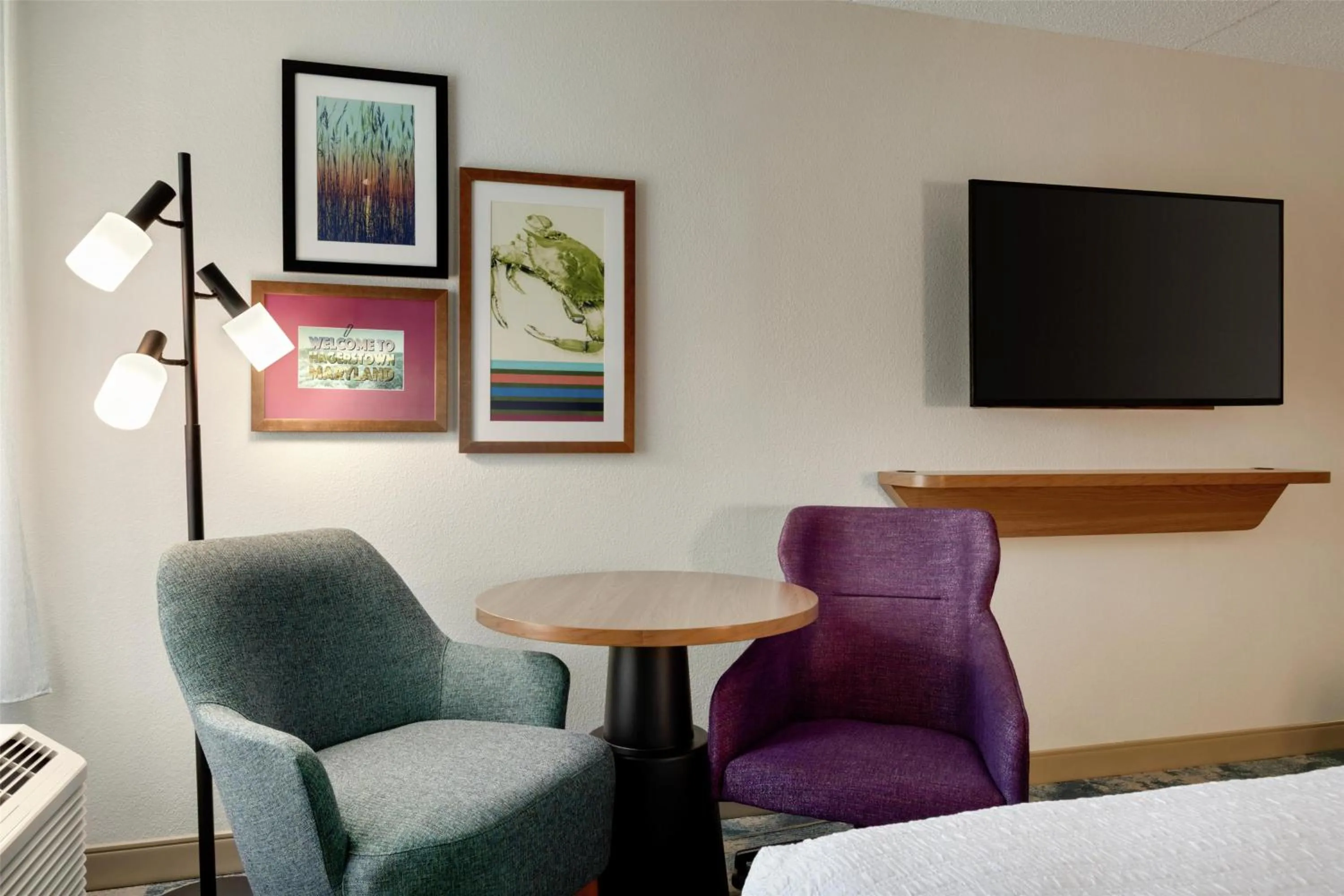 Living room in Hampton Inn Hagerstown