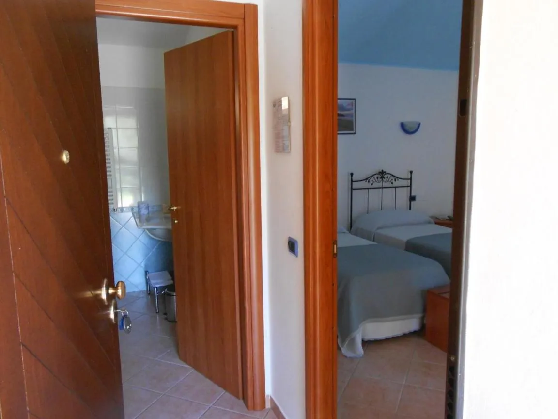 Twin Room with Private Bathroom in Su Pasu