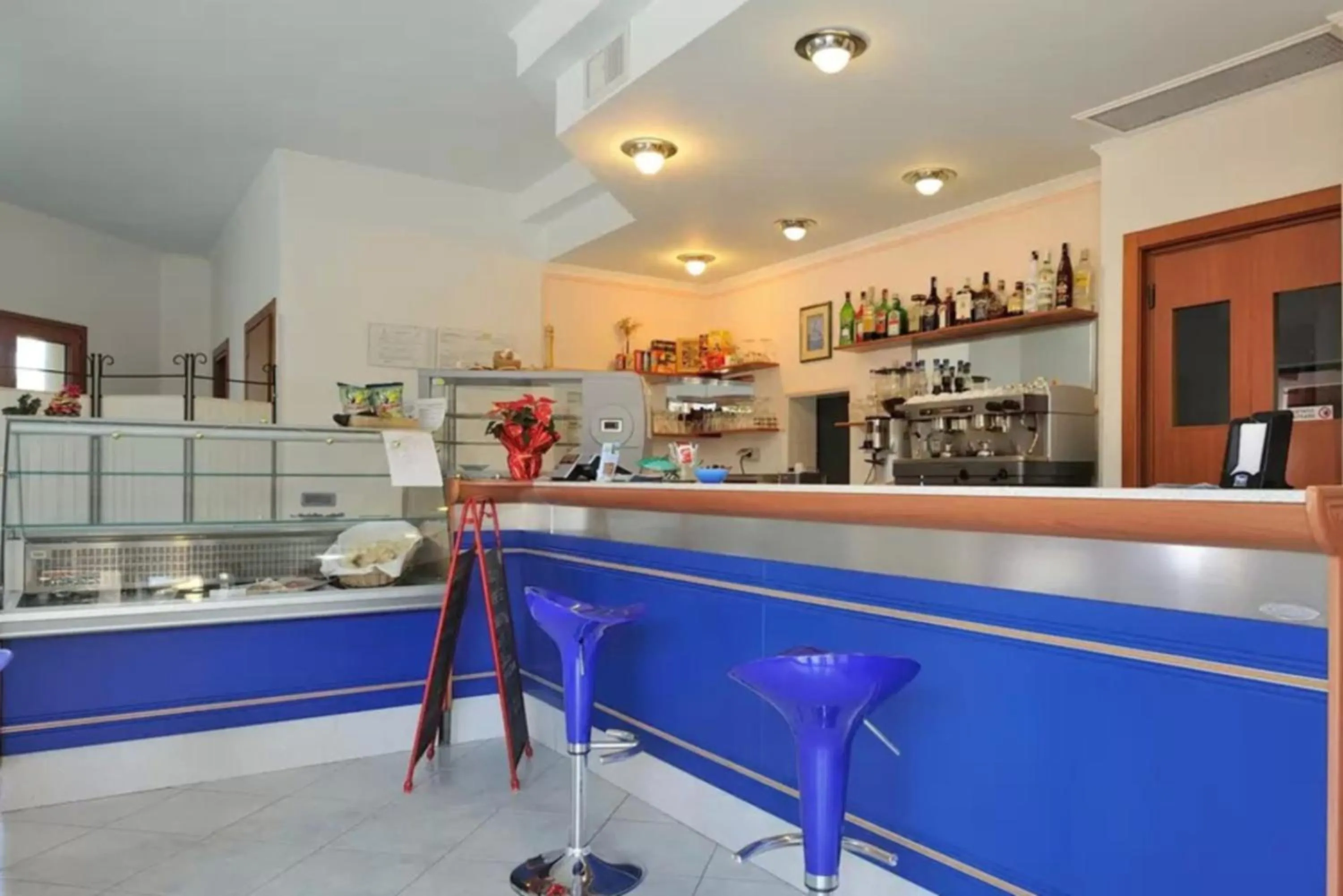 Communal lounge/ TV room in Su Pasu