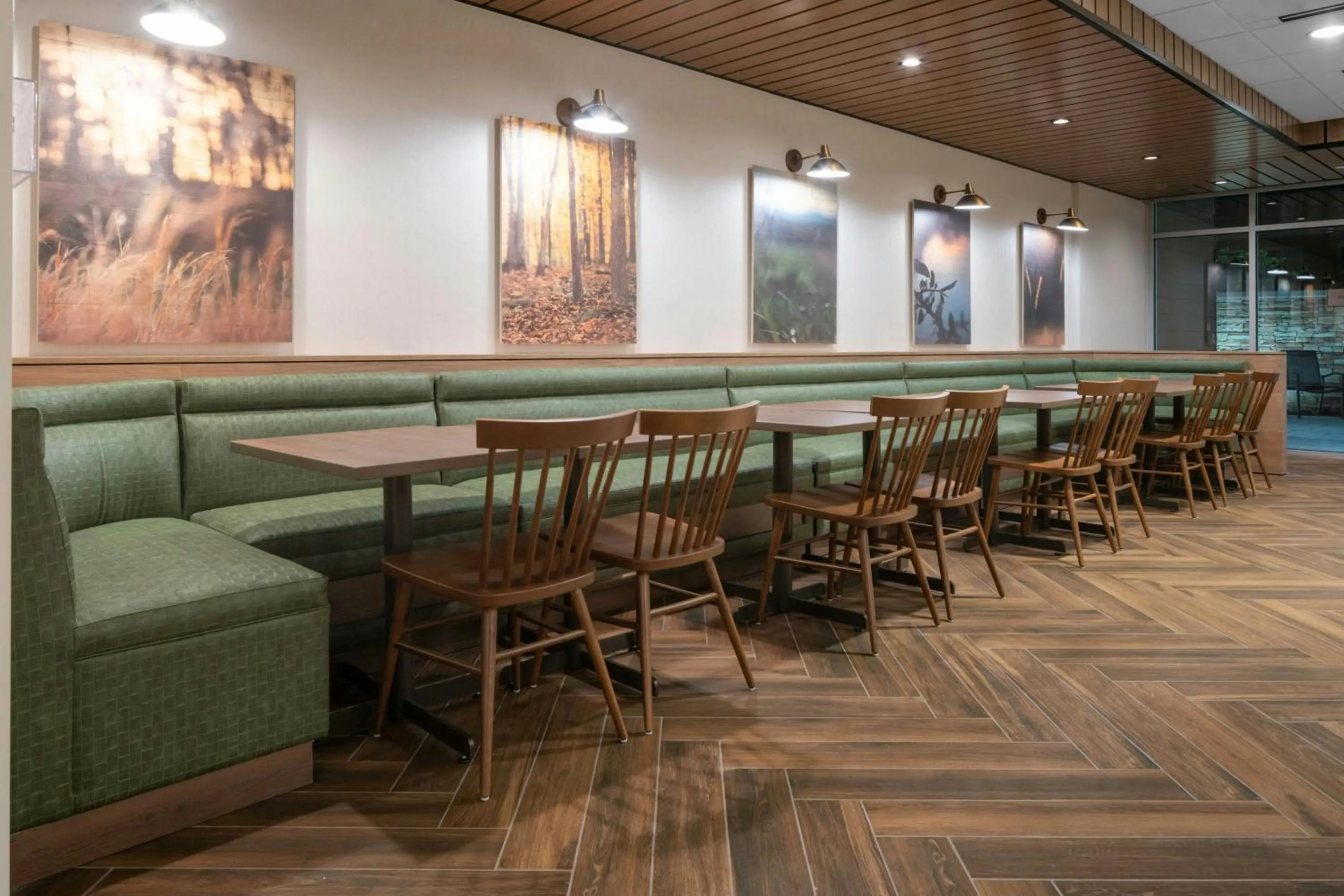 Breakfast in Fairfield by Marriott Inn & Suites Dallas DFW Airport North, Irving