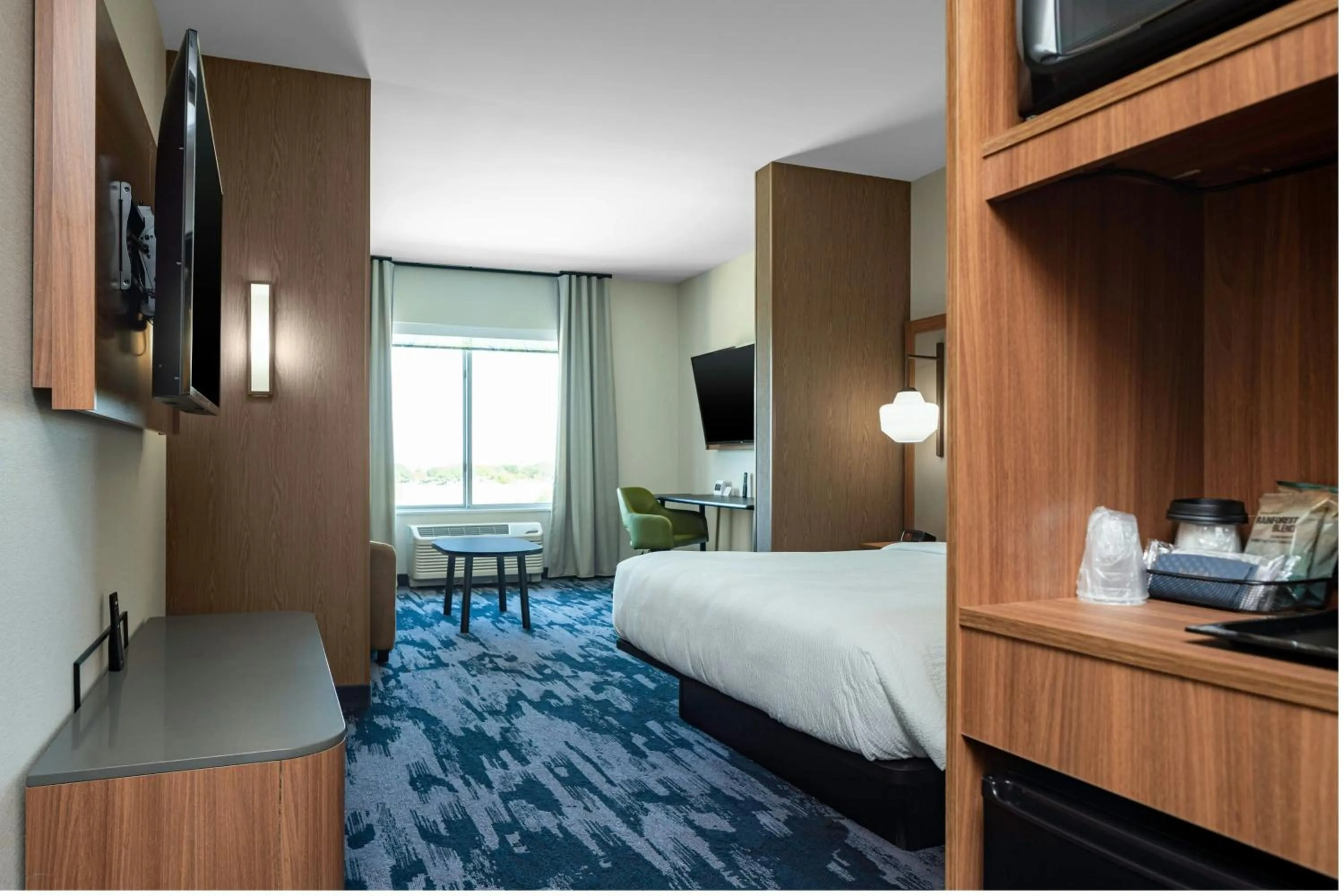 Photo of the whole room, Bed in Fairfield by Marriott Inn & Suites Dallas DFW Airport North, Irving