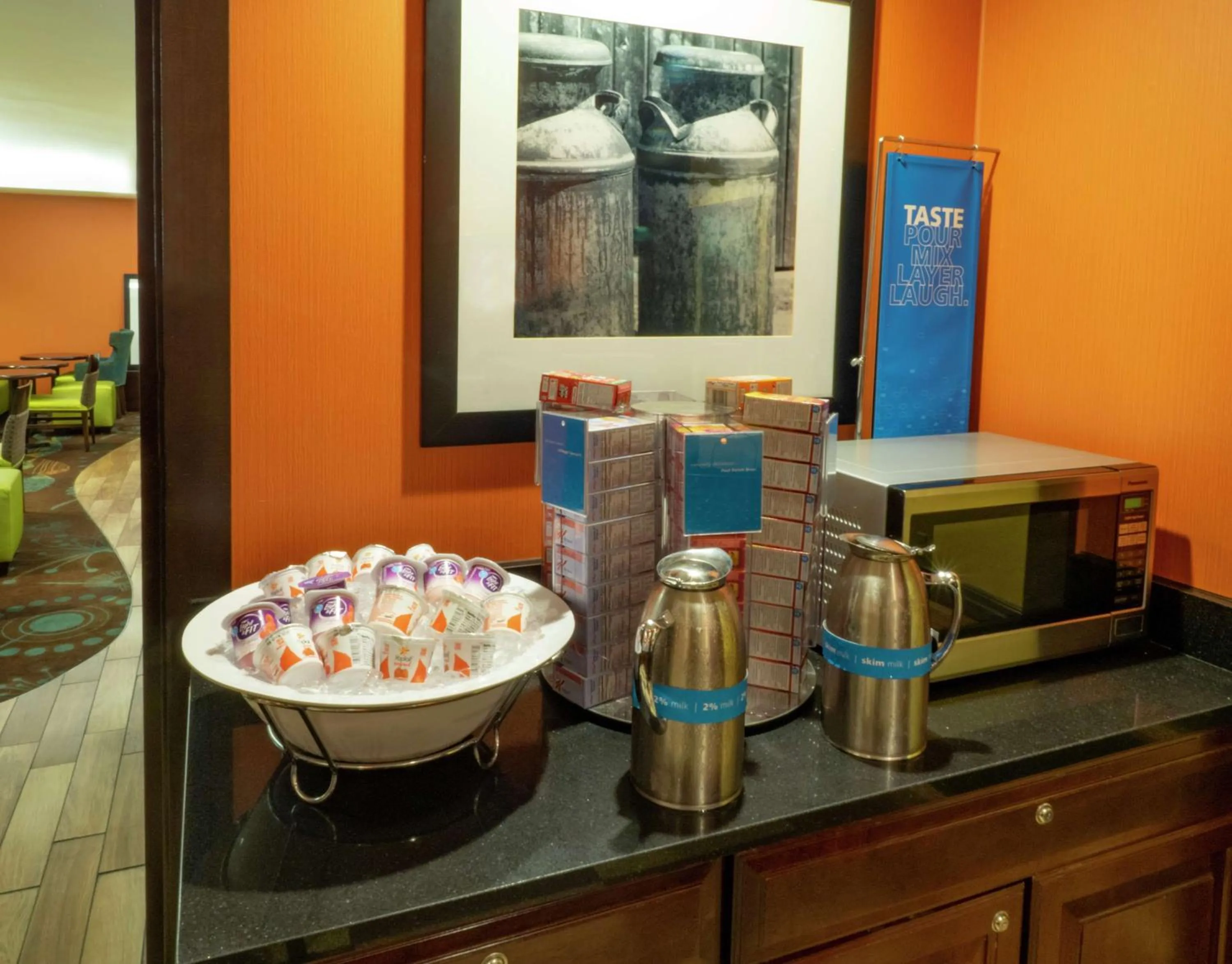 Dining area in Hampton Inn Hazleton