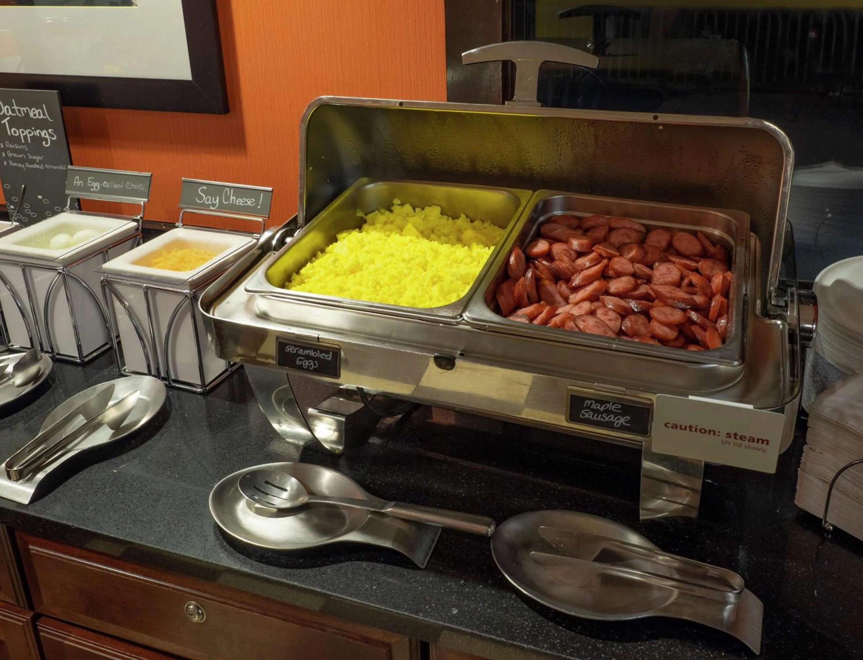 Dining area in Hampton Inn Hazleton