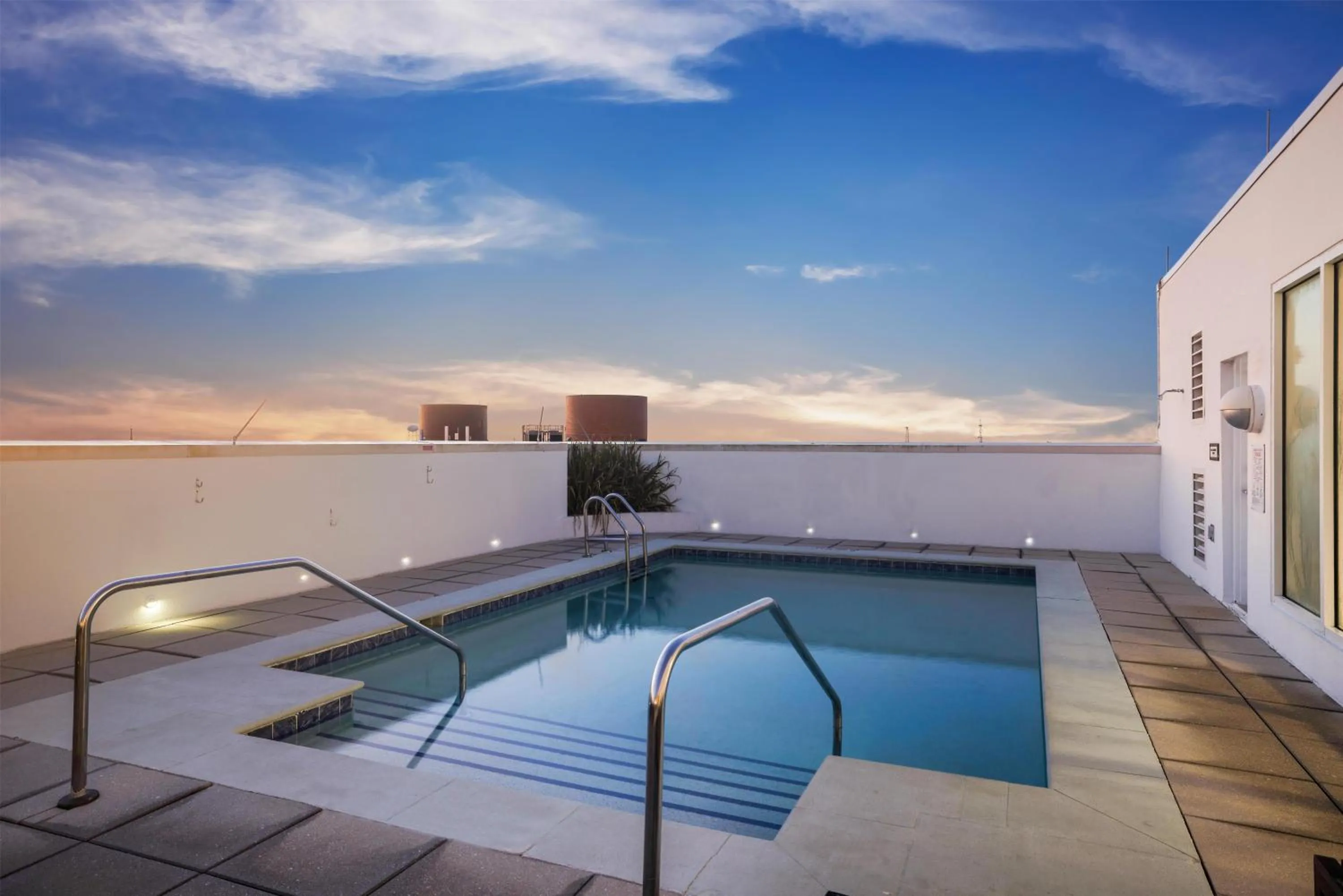 Pool view in The Banyan Hotel Fort Myers, Tapestry Collection by Hilton