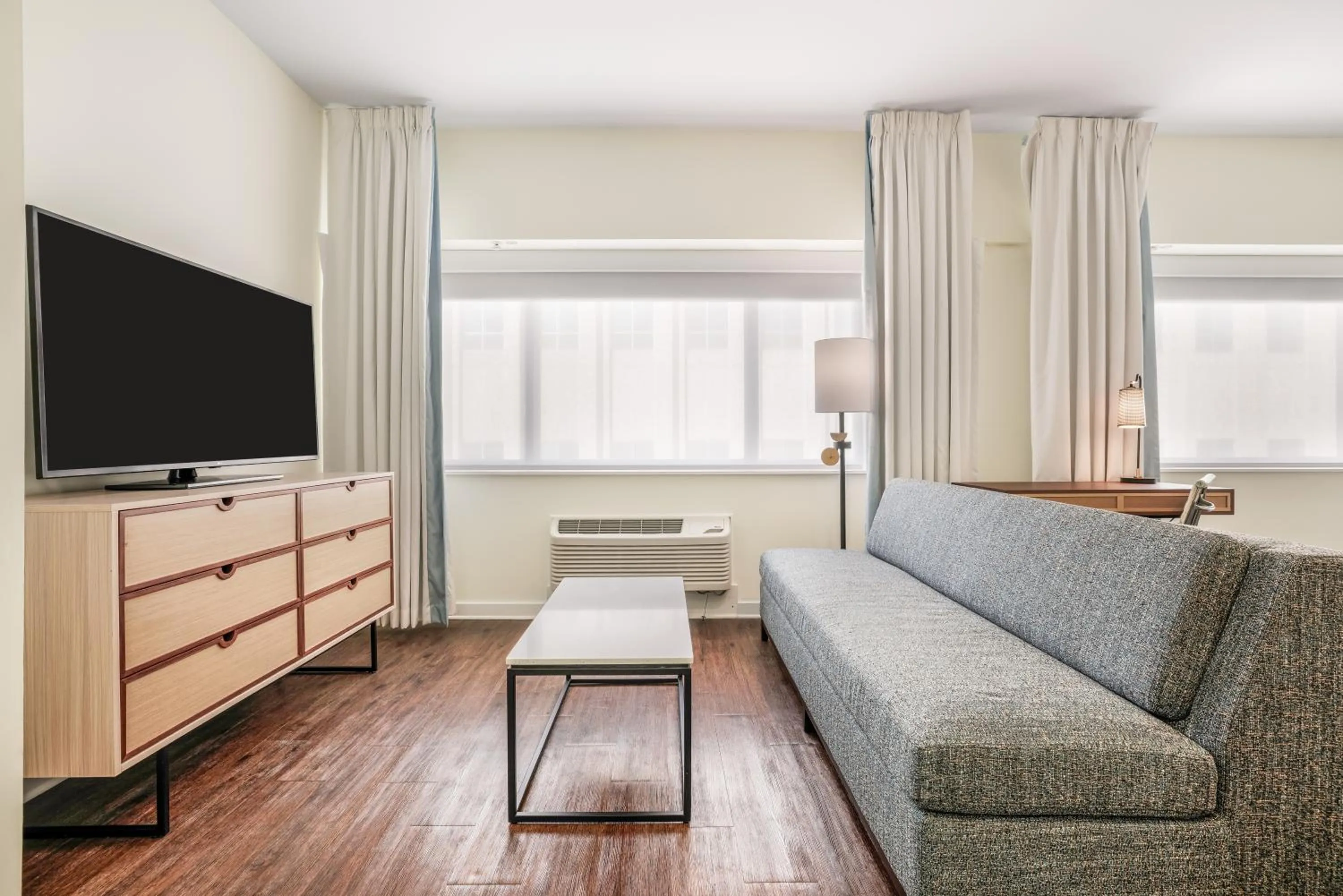 TV and multimedia in The Banyan Hotel Fort Myers, Tapestry Collection by Hilton