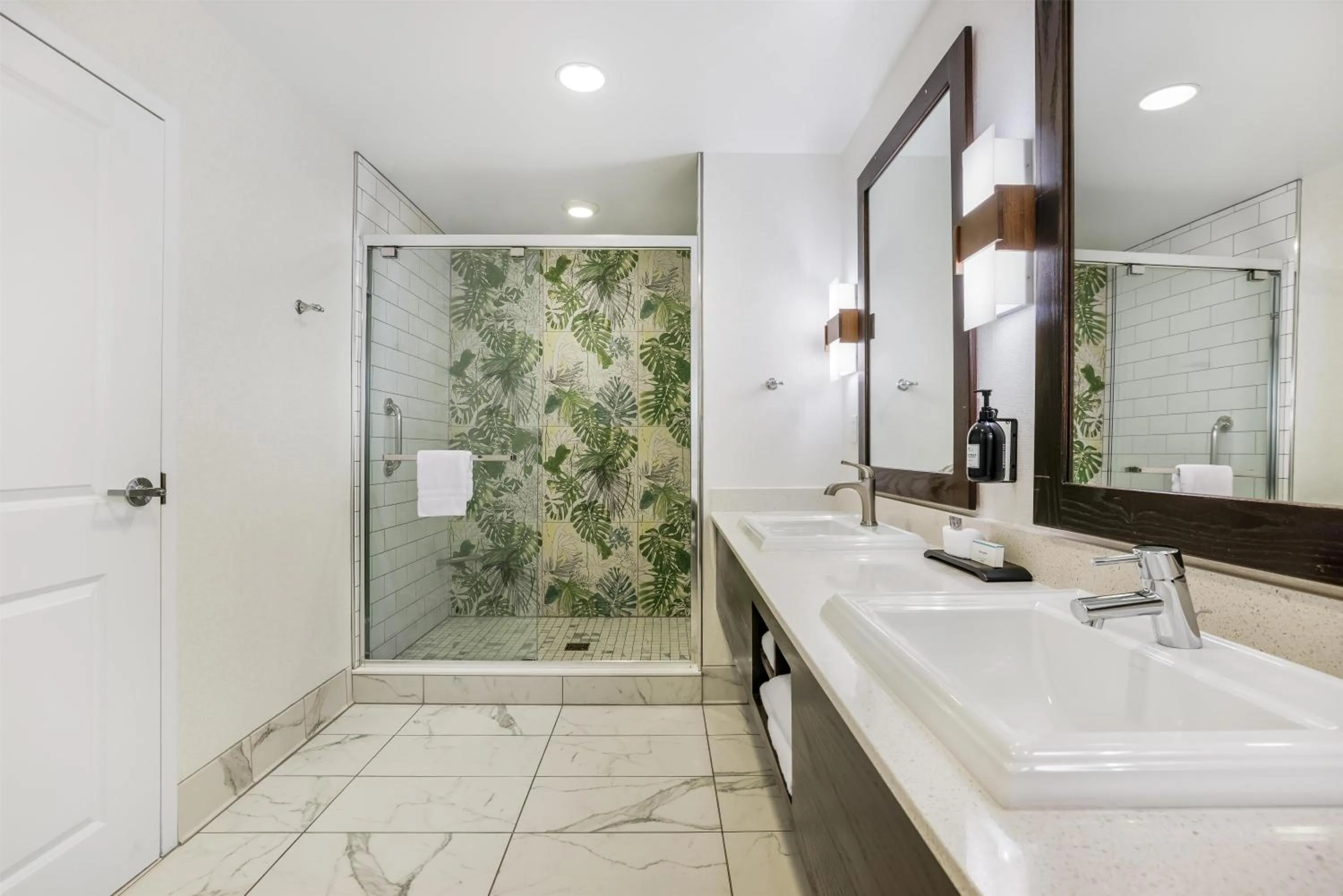 Bathroom in The Banyan Hotel Fort Myers, Tapestry Collection by Hilton