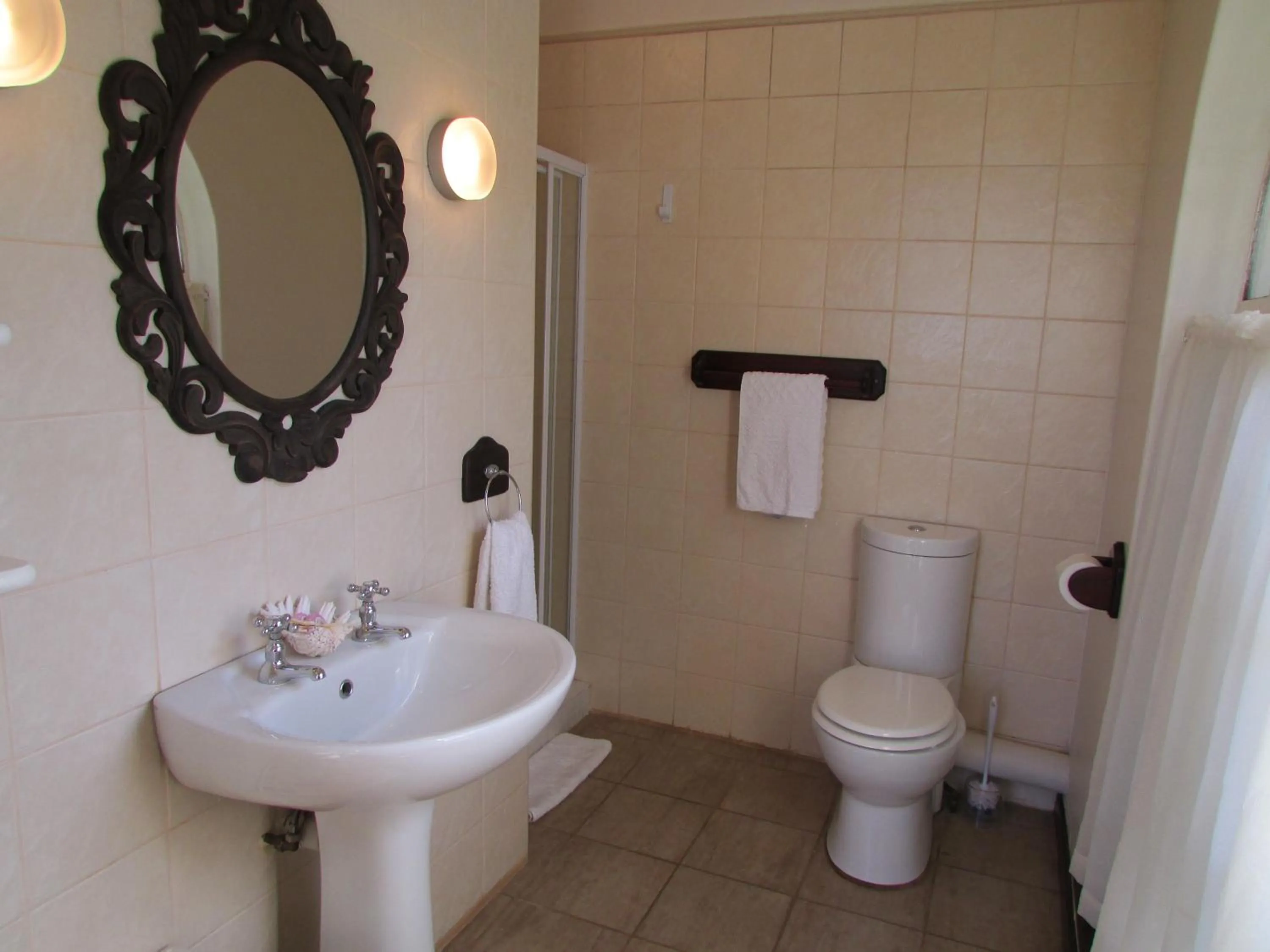 Photo of the whole room in Bancroft B&B