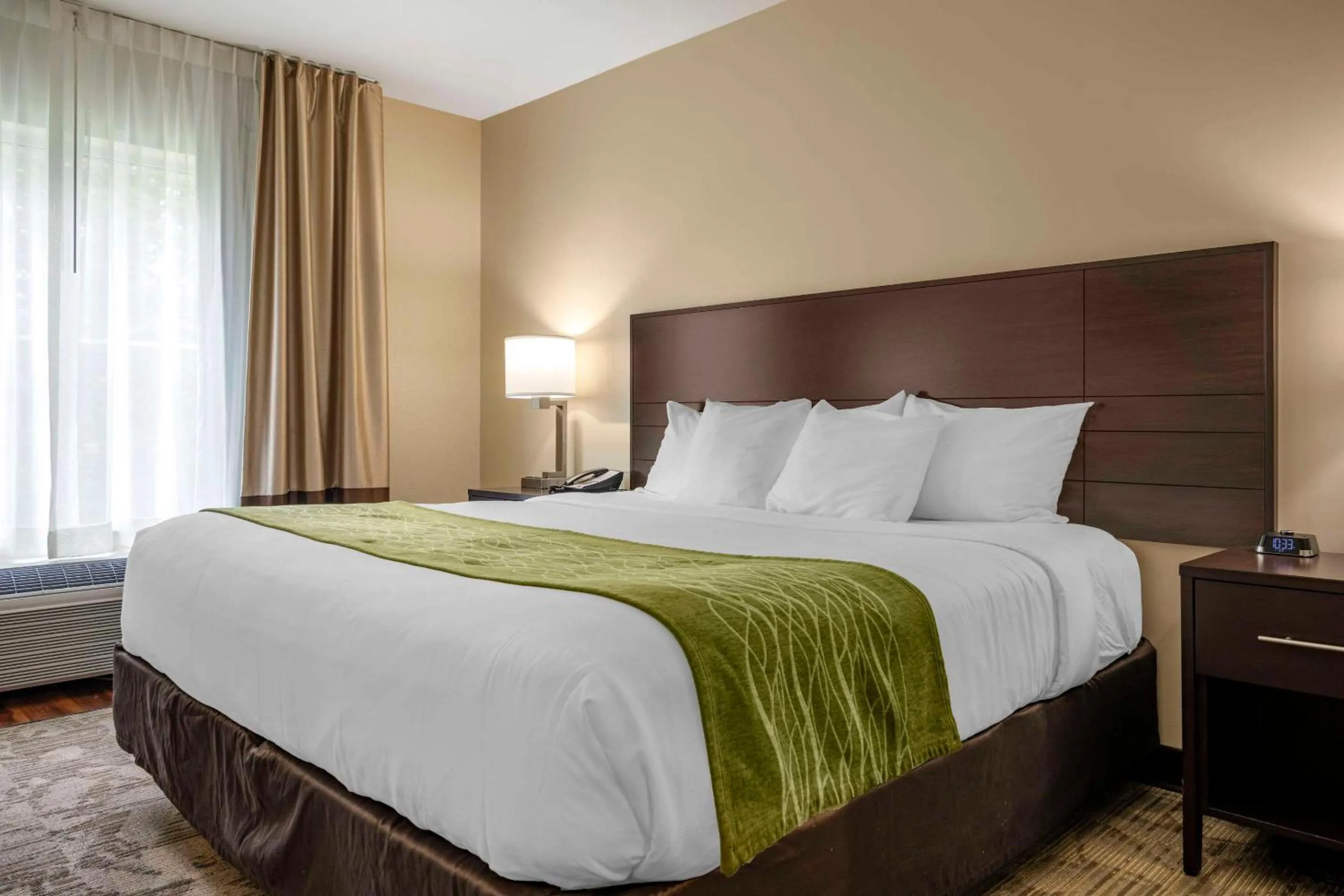 Bedroom, Bed in Comfort Inn Connellsville Riverview