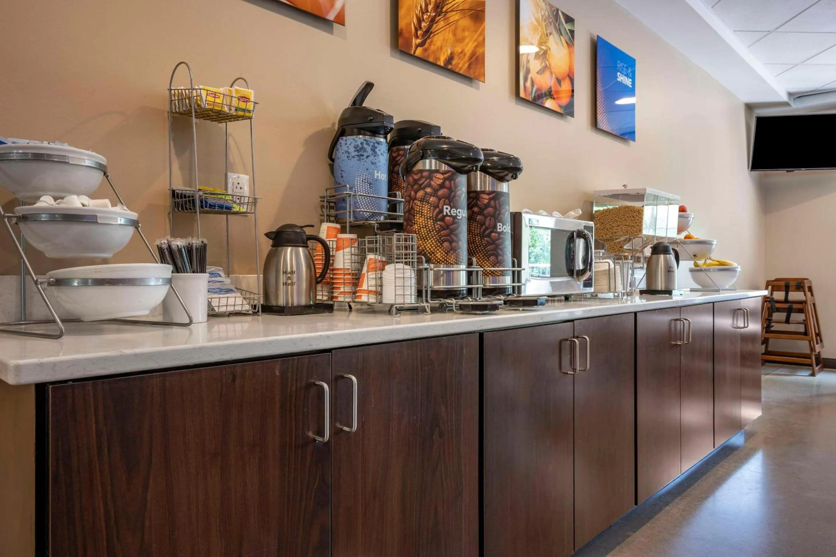 Breakfast in Comfort Inn Connellsville Riverview