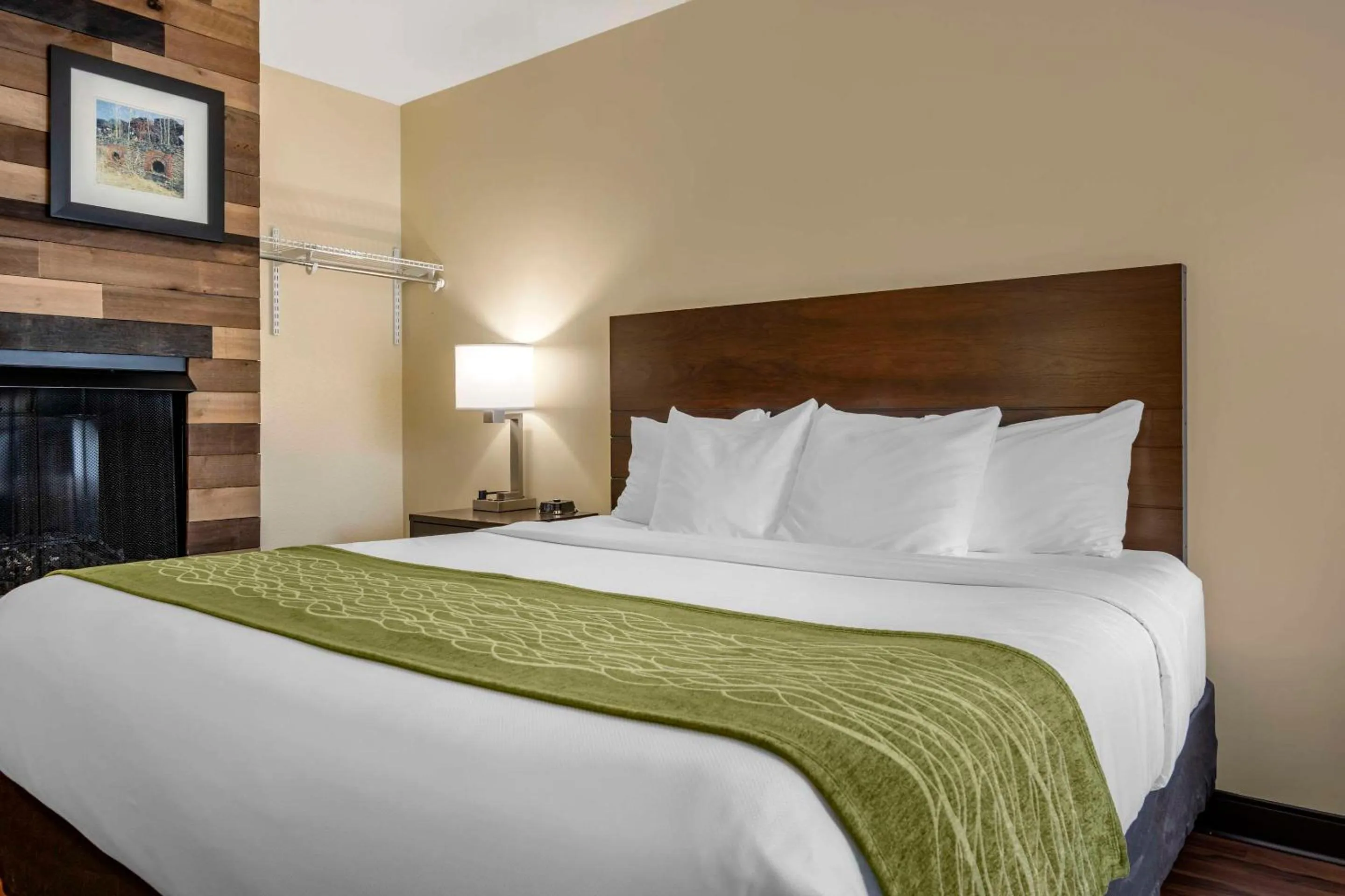 Bedroom, Bed in Comfort Inn Connellsville Riverview