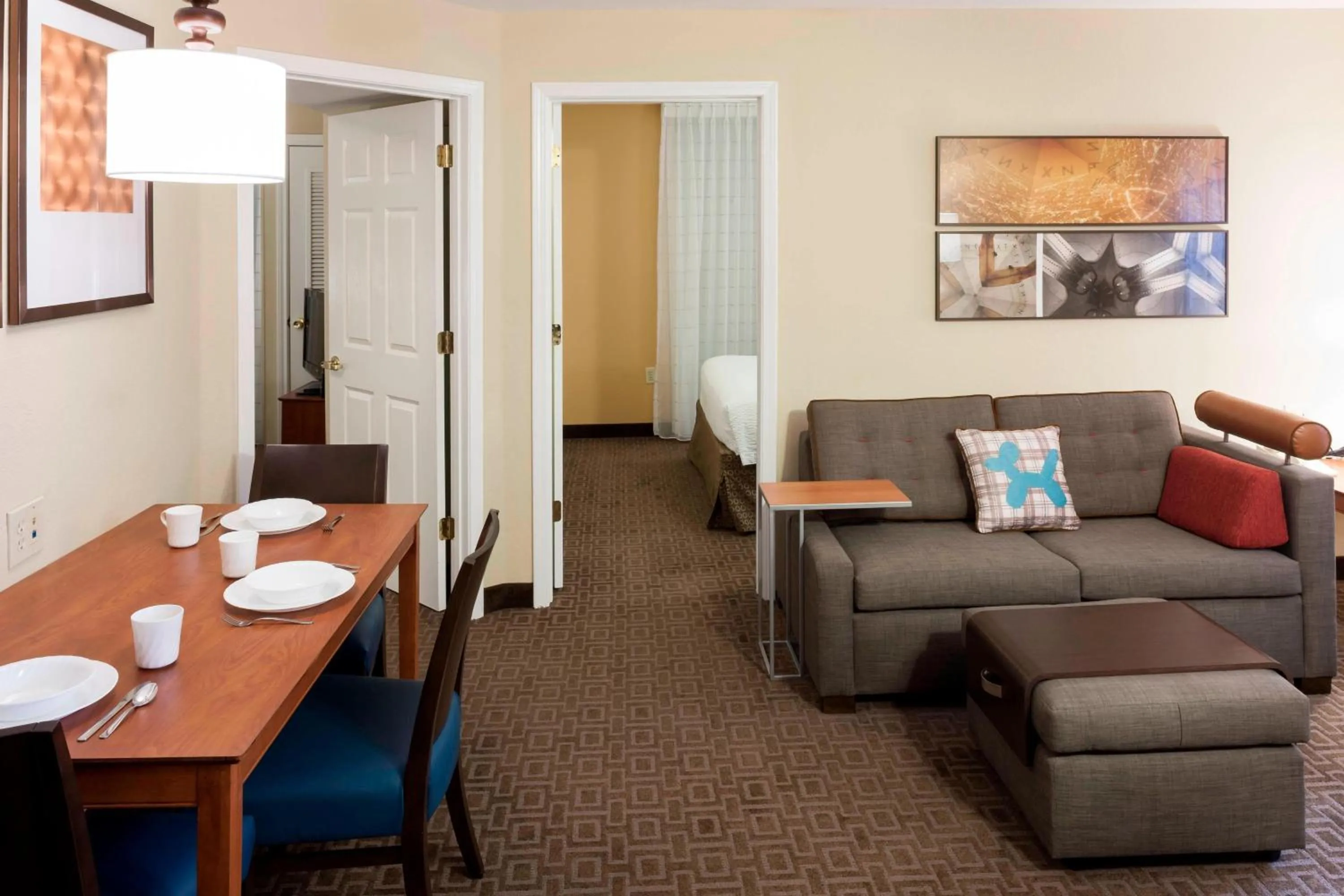 Living room in TownePlace Suites Dallas Las Colinas