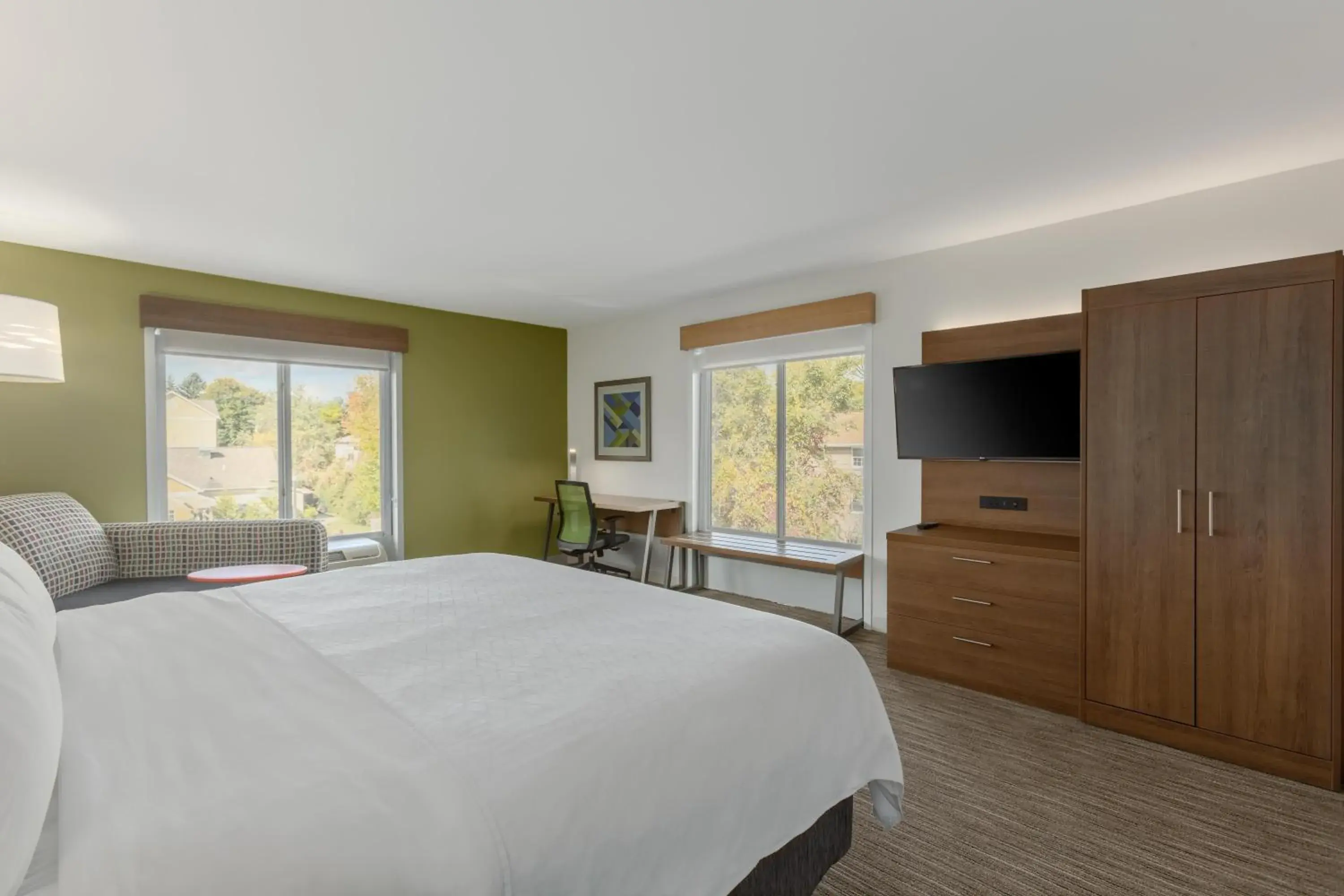 Standard King Room in Holiday Inn Express Hotel & Suites Binghamton University-Vestal by IHG Standard King Room in Holiday Inn Express Hotel & Suites Binghamton University-Vestal by IHG