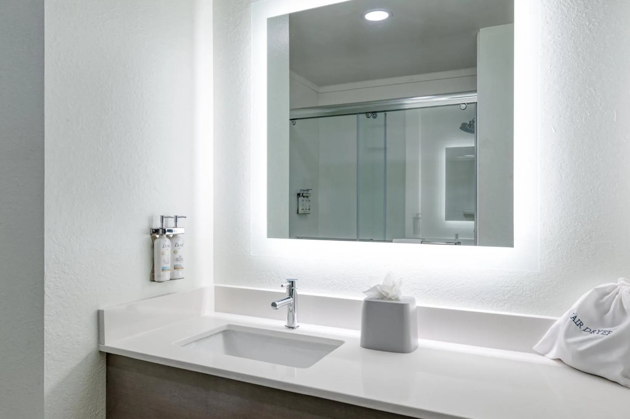 Bathroom in Holiday Inn Express Hotel & Suites Columbia-I-20 at Clemson Road by IHG