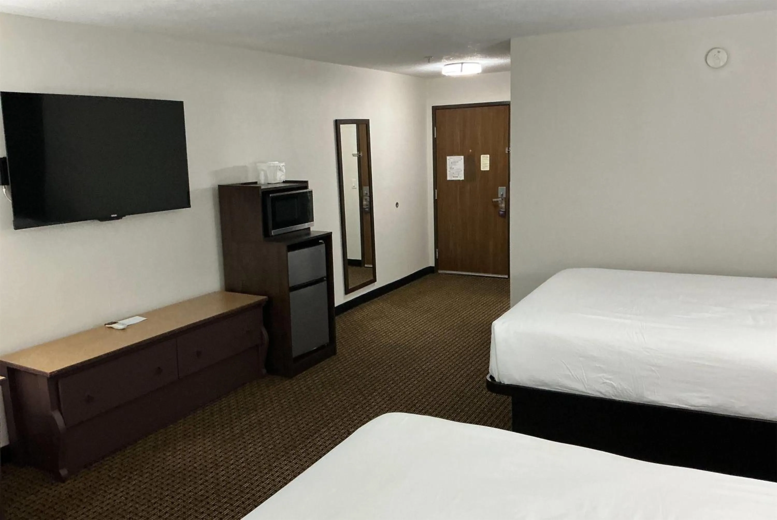 Photo of the whole room, Bed in Tombstone Grand Hotel, a Baymont by Wyndham