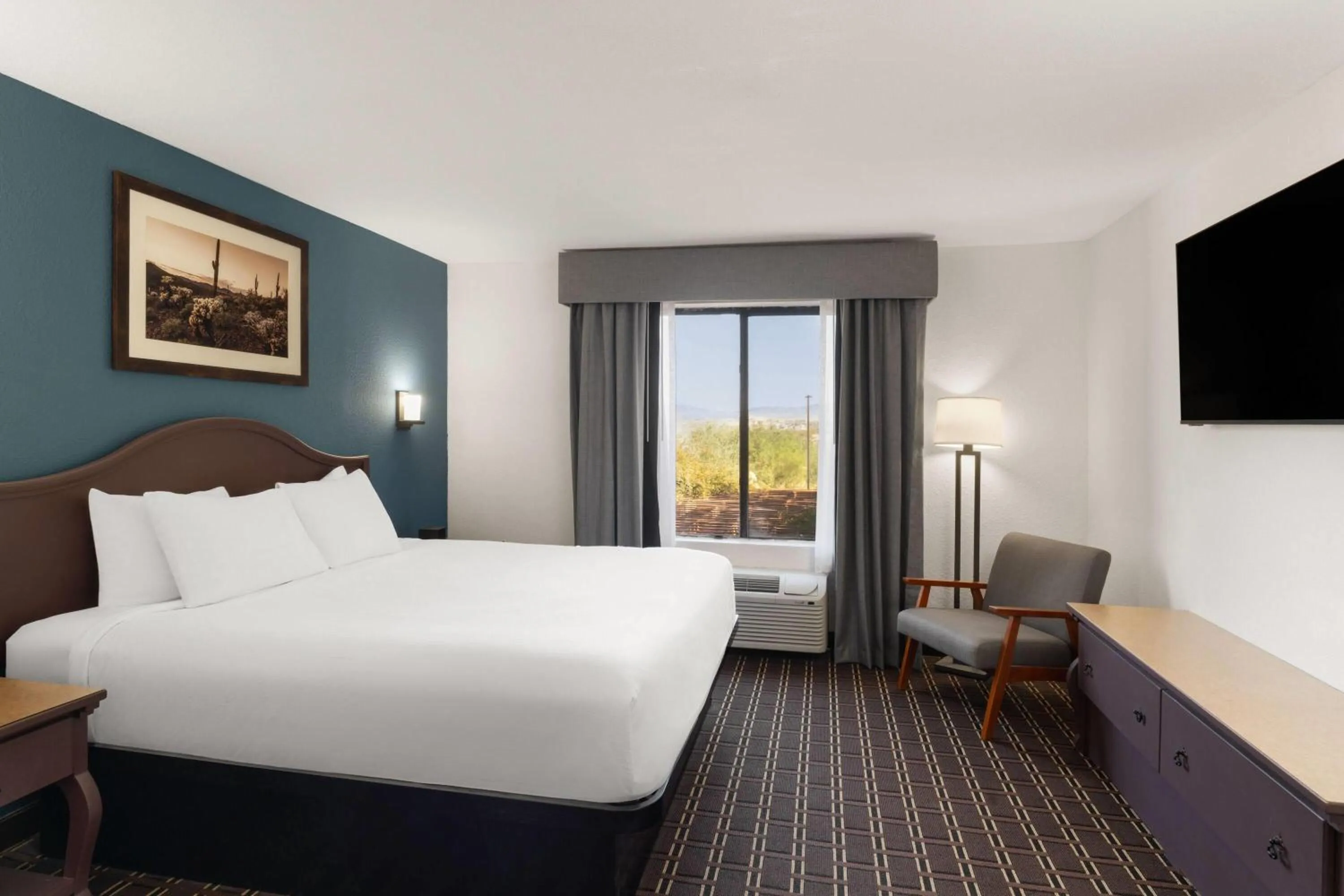 Photo of the whole room, Bed in Tombstone Grand Hotel, a Baymont by Wyndham