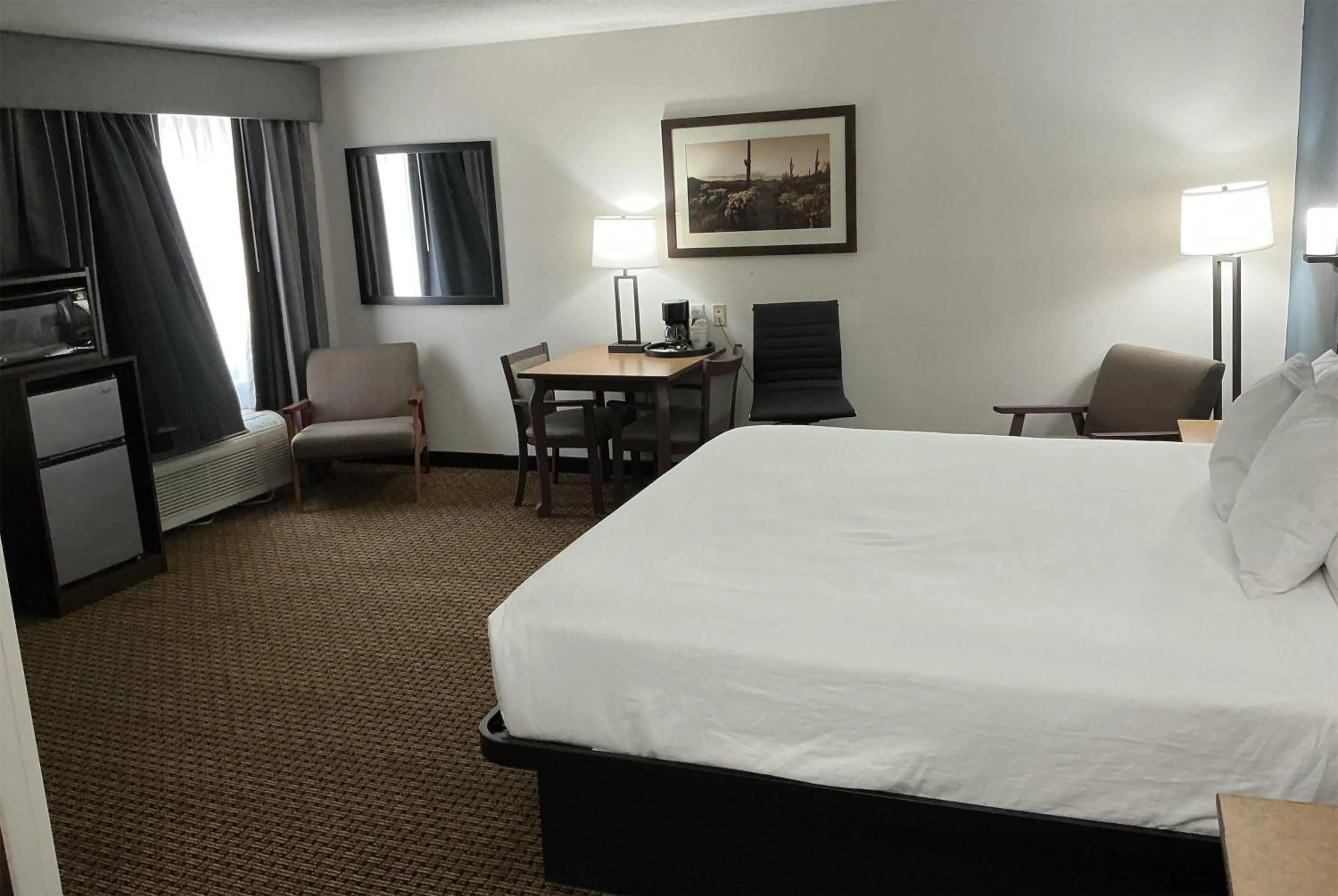 Photo of the whole room, Bed in Tombstone Grand Hotel, a Baymont by Wyndham