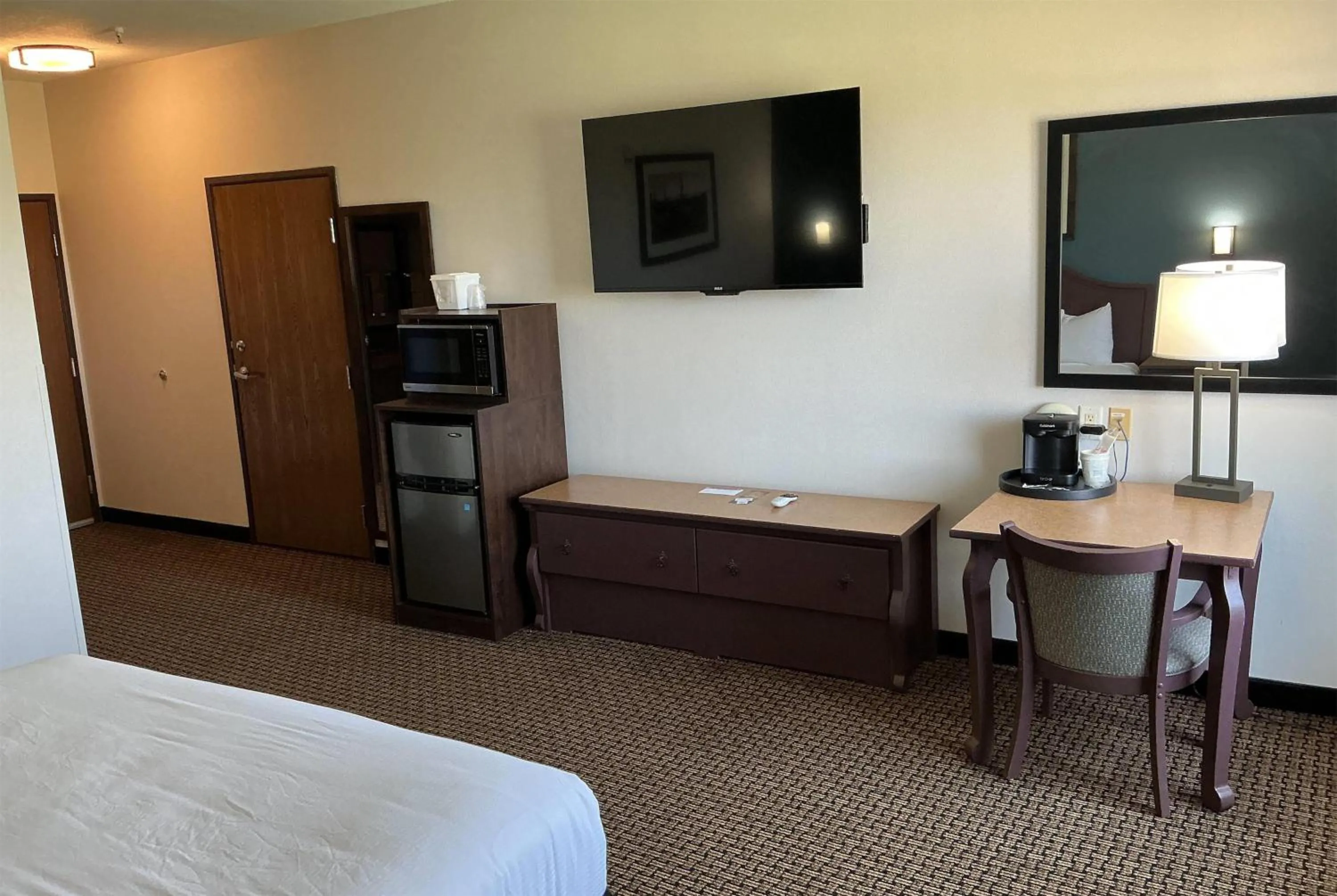 Photo of the whole room, Bed in Tombstone Grand Hotel, a Baymont by Wyndham