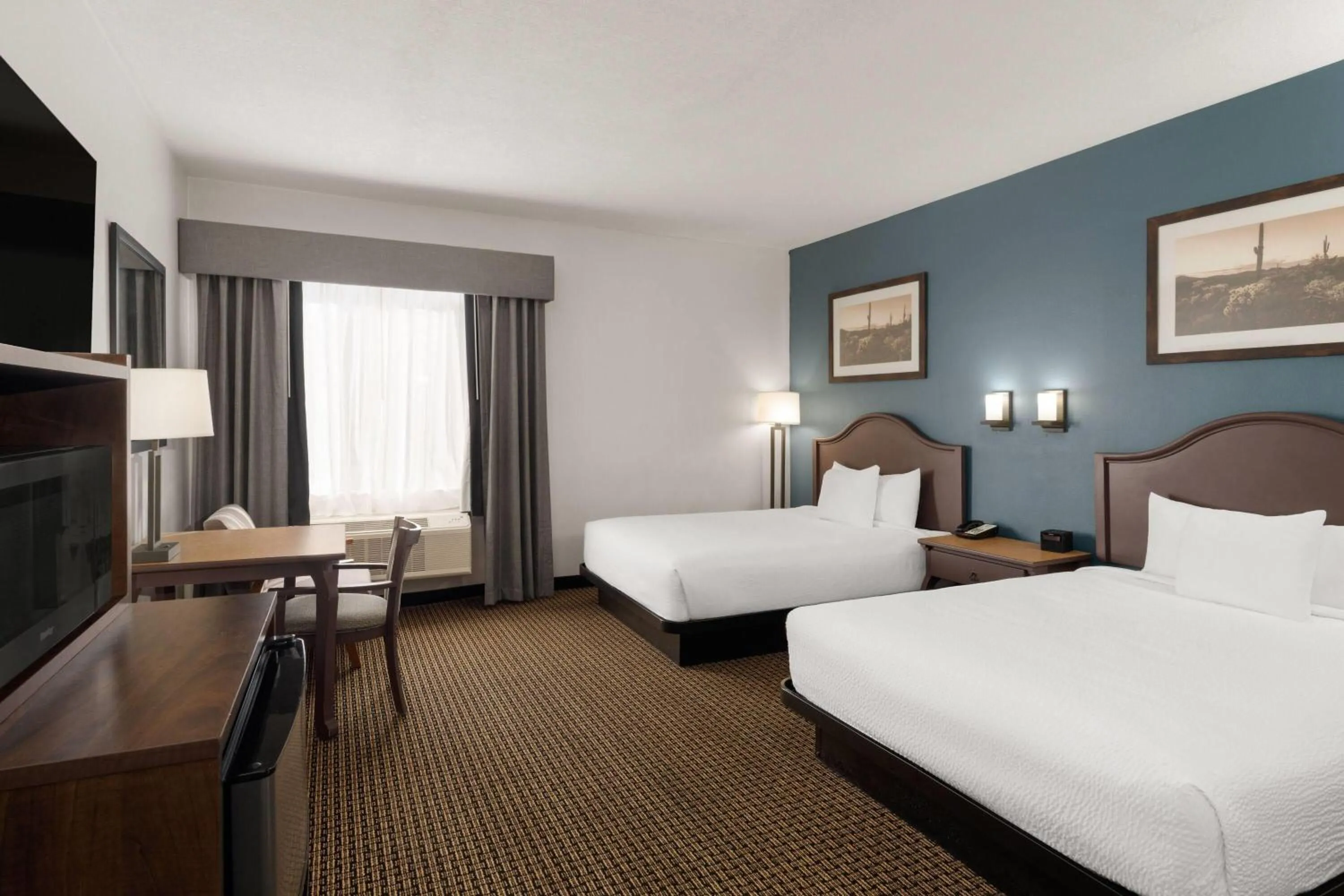 Photo of the whole room, Bed in Tombstone Grand Hotel, a Baymont by Wyndham