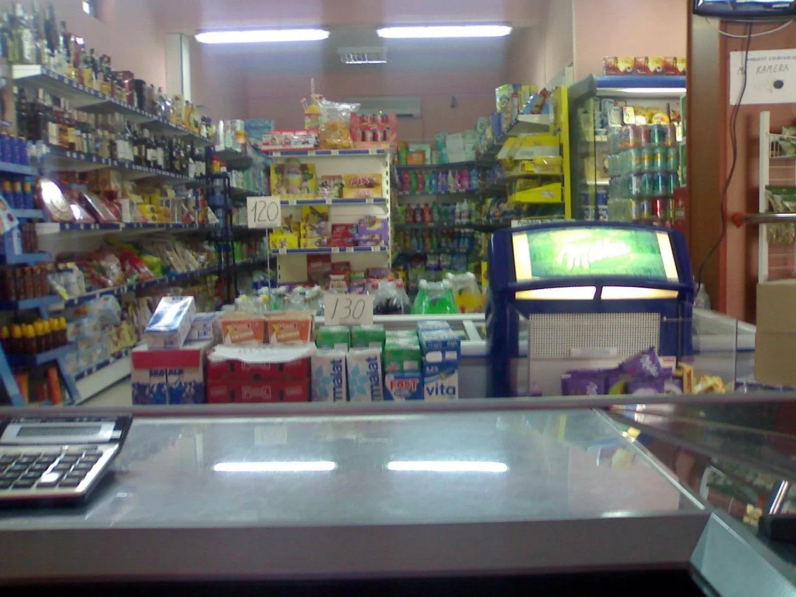 On-site shops in Sunrise Hotel Cameria