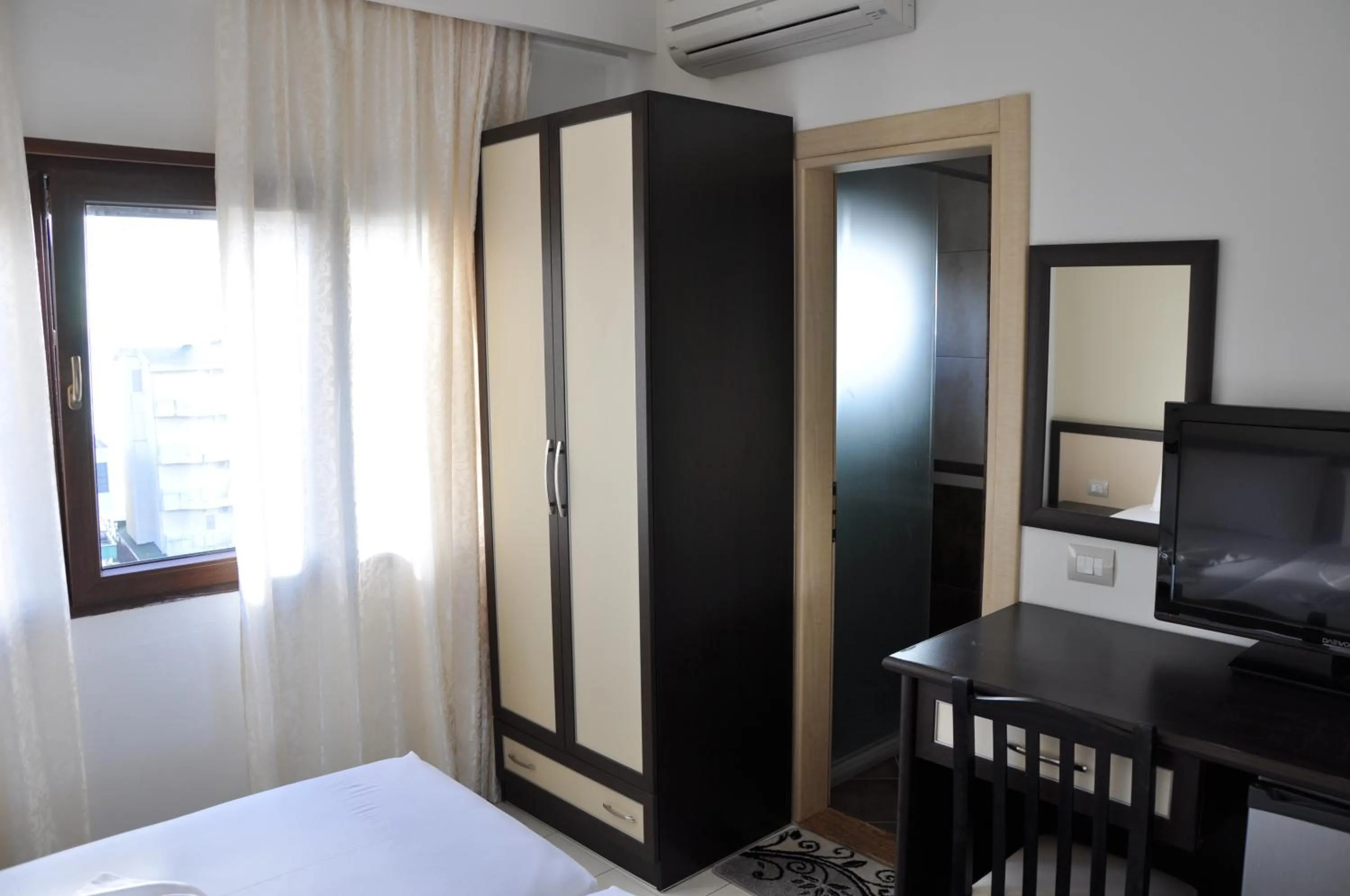 Photo of the whole room, Bed in Sunrise Hotel Cameria