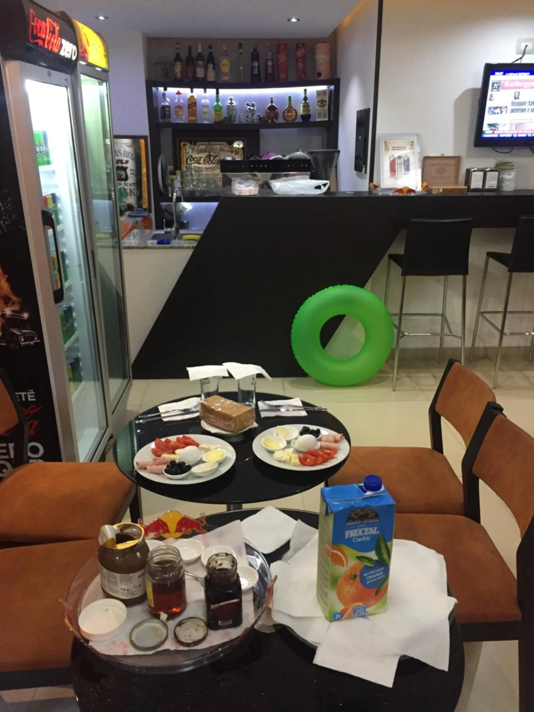 Food and drinks in Sunrise Hotel Cameria