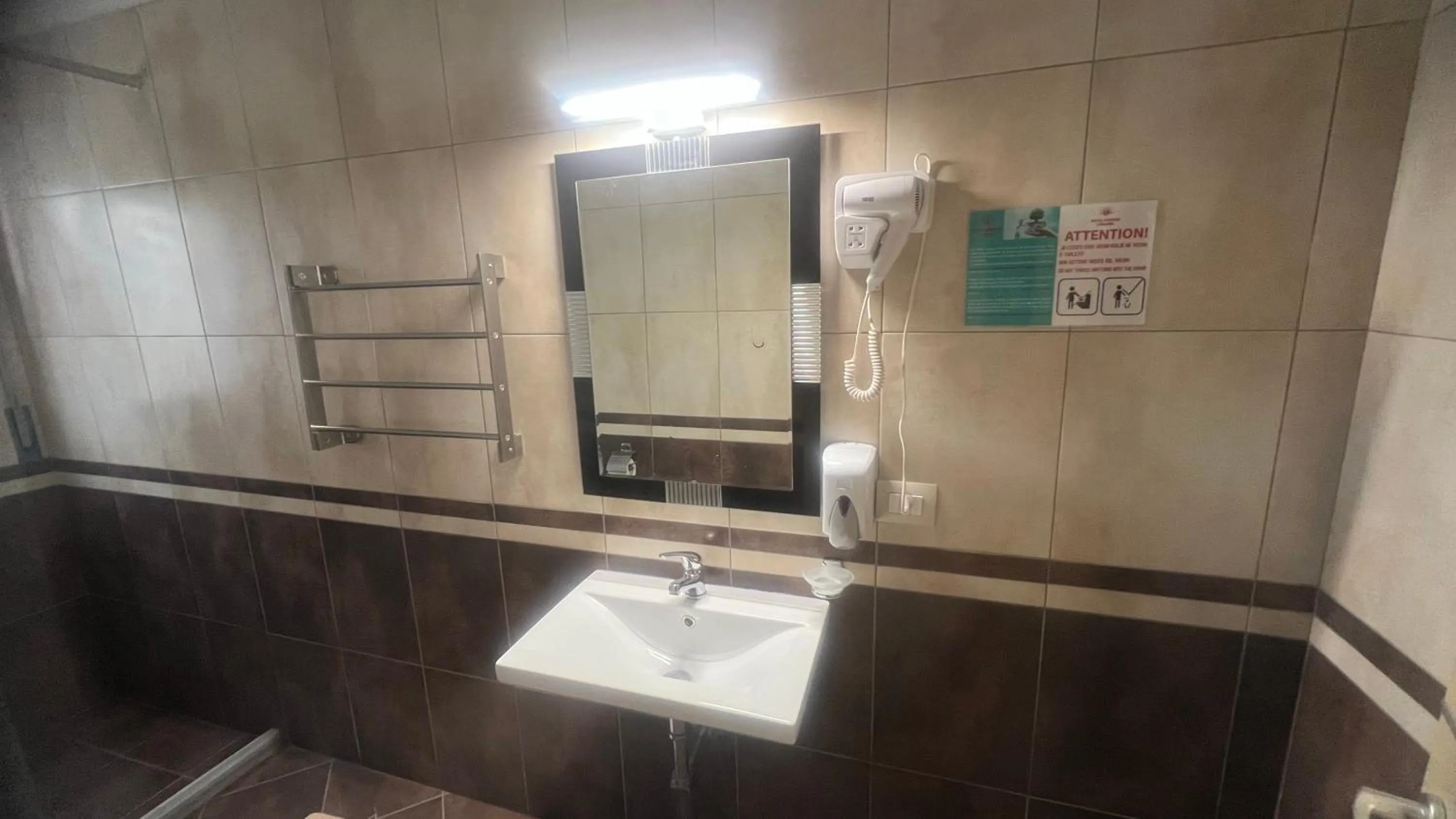 Bathroom in Sunrise Hotel Cameria