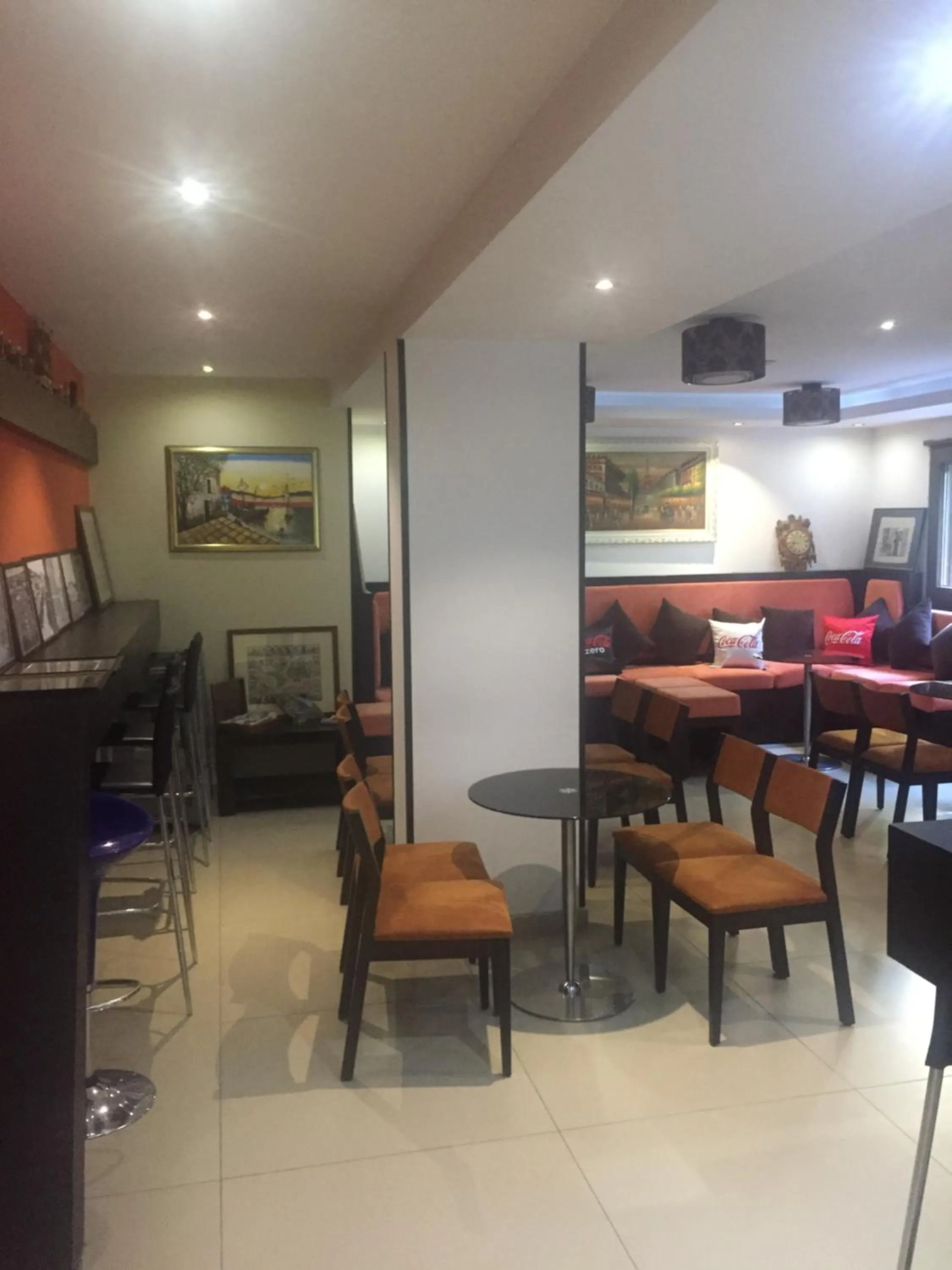 Lounge or bar in Sunrise Hotel Cameria