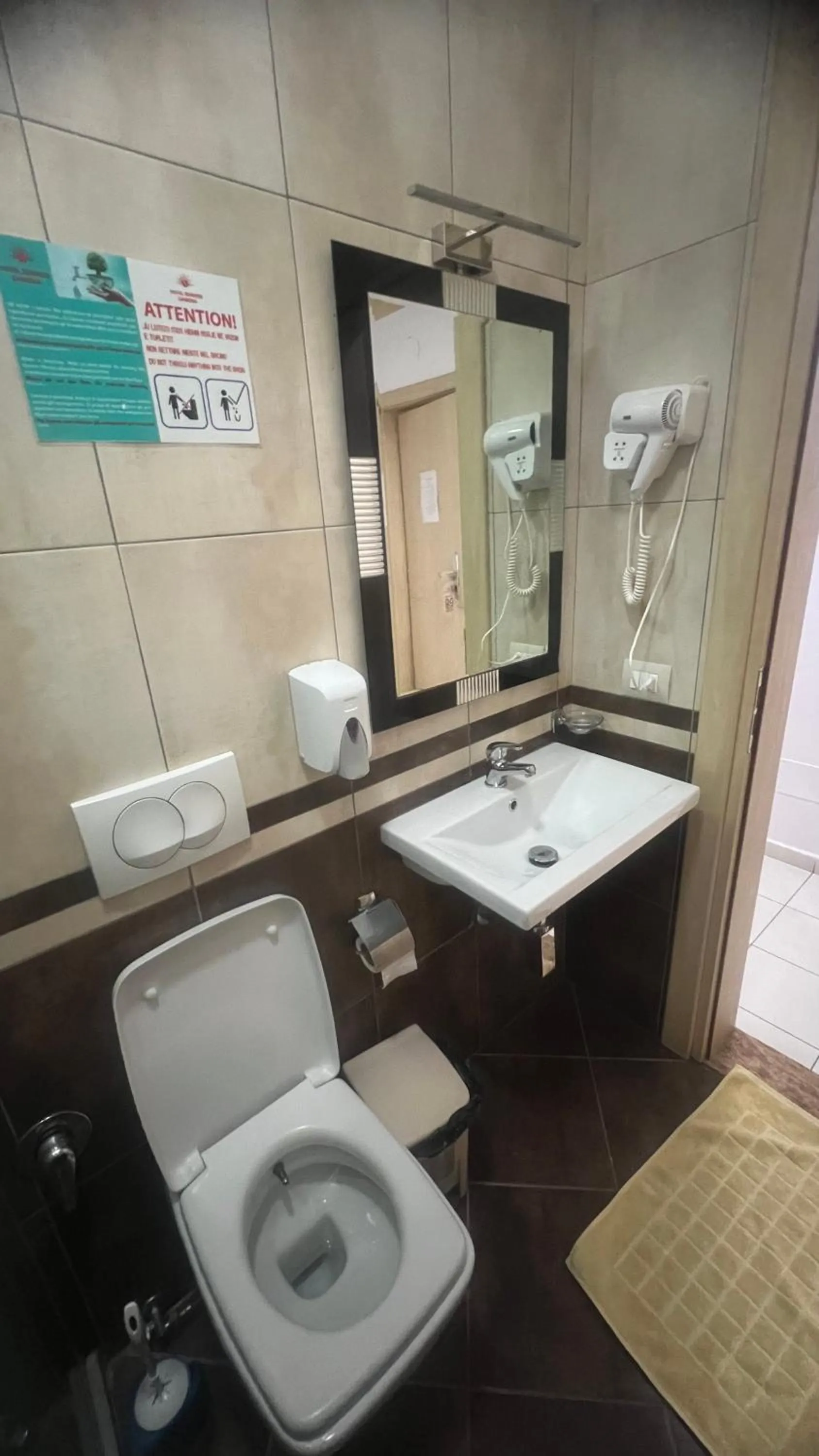 Toilet in Sunrise Hotel Cameria