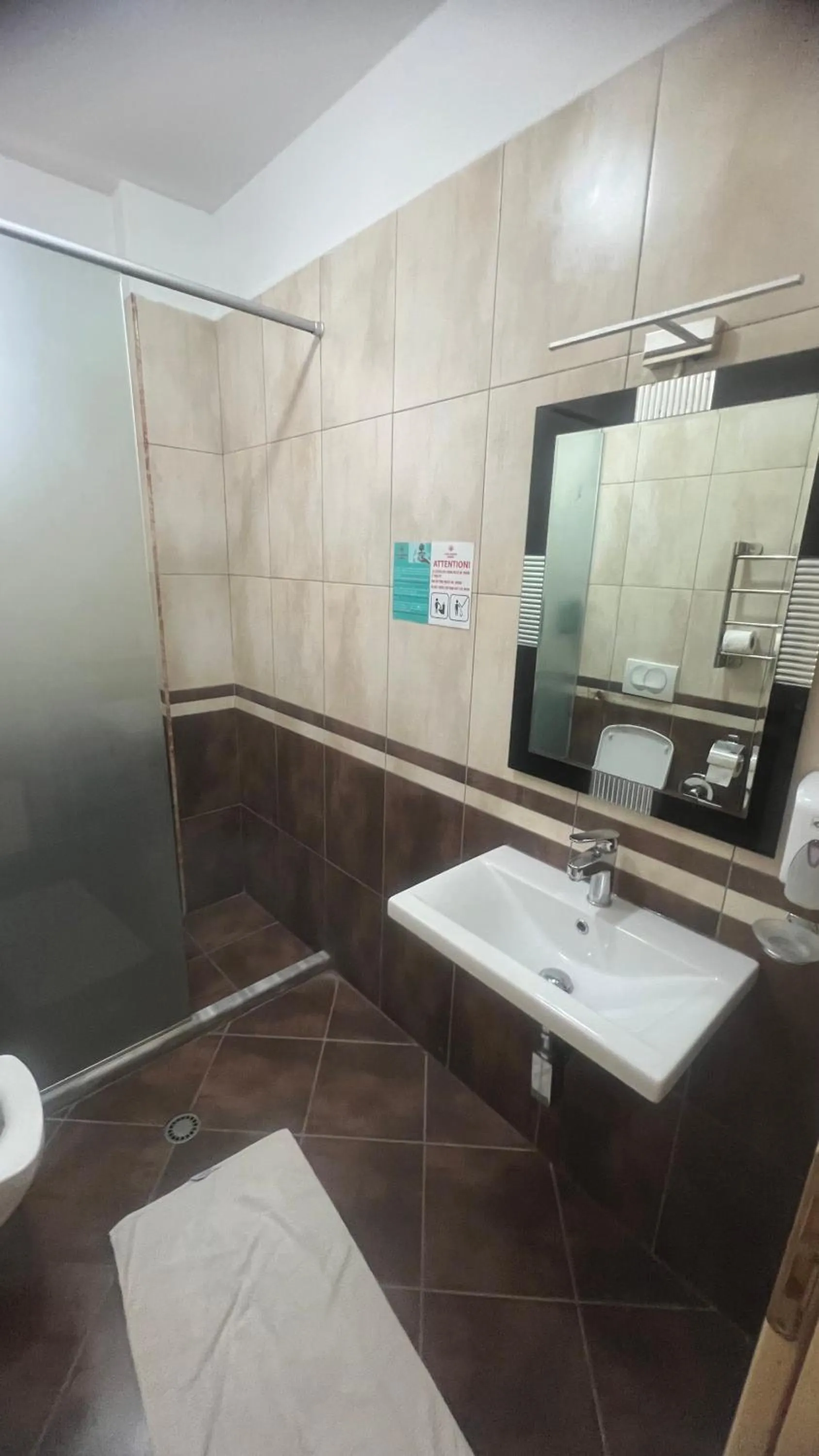 Toilet in Sunrise Hotel Cameria