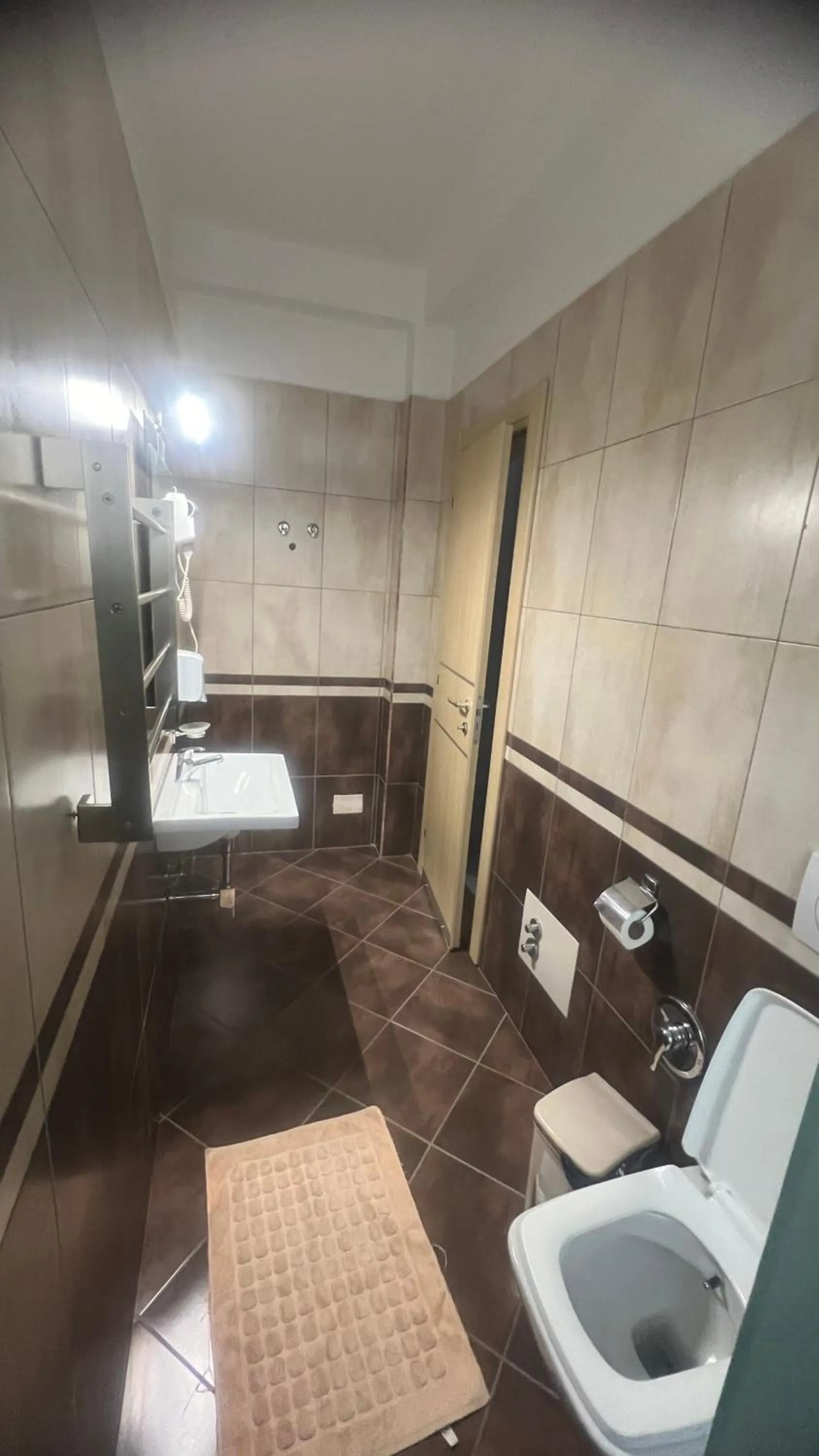 Toilet in Sunrise Hotel Cameria