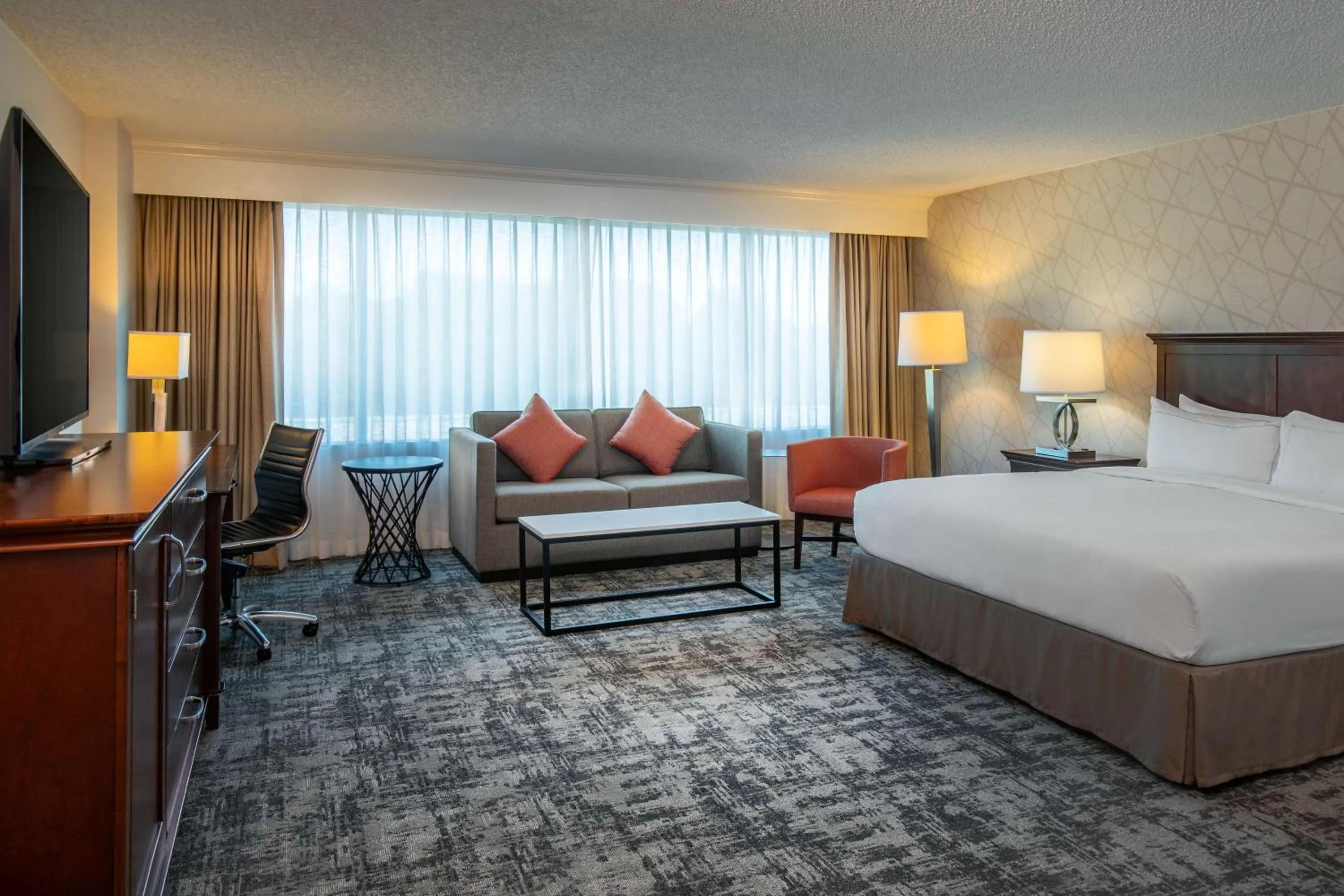 Living room, Bed in Hilton Greenville