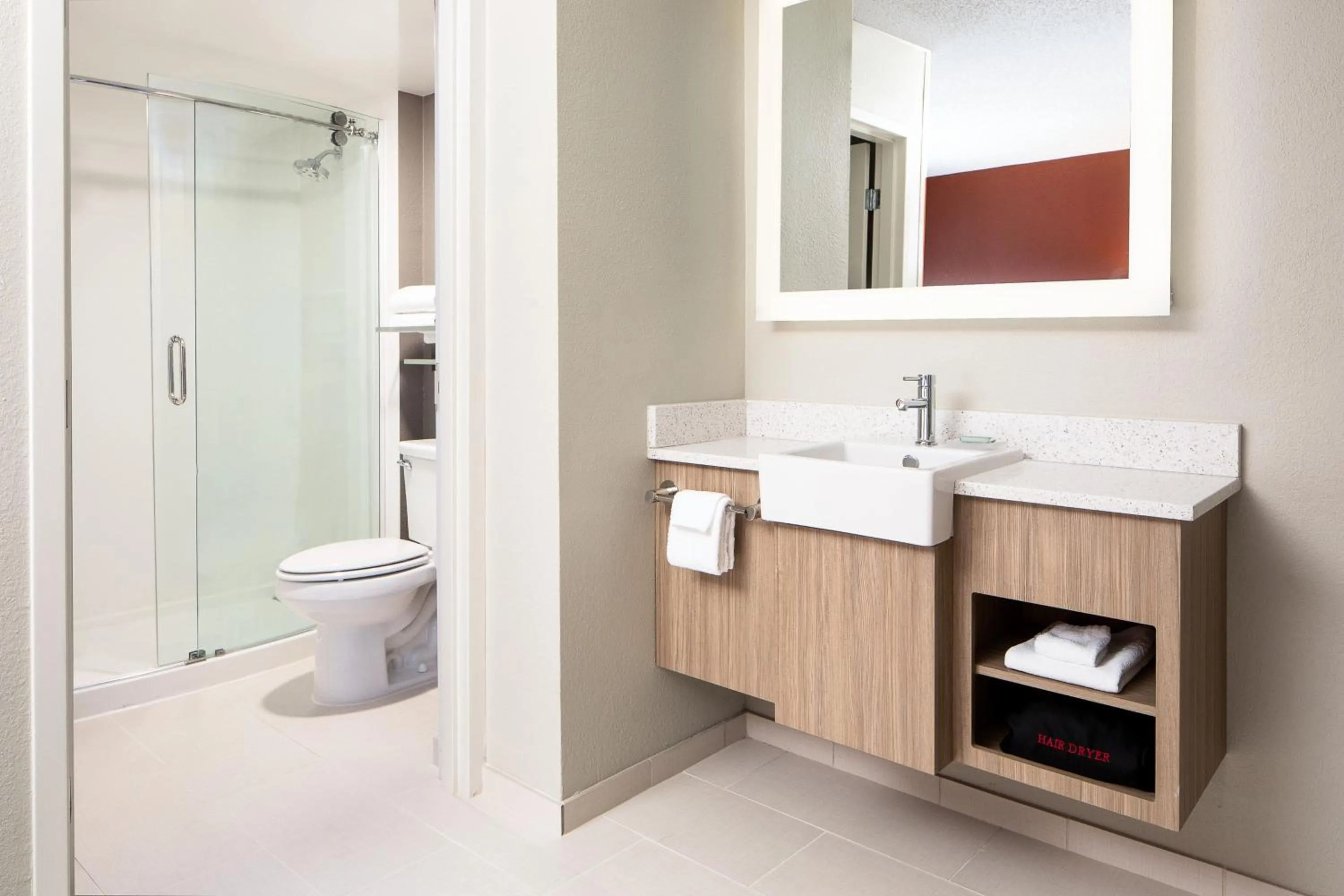 Bathroom in SpringHill Suites by Marriott Dallas Downtown / West End