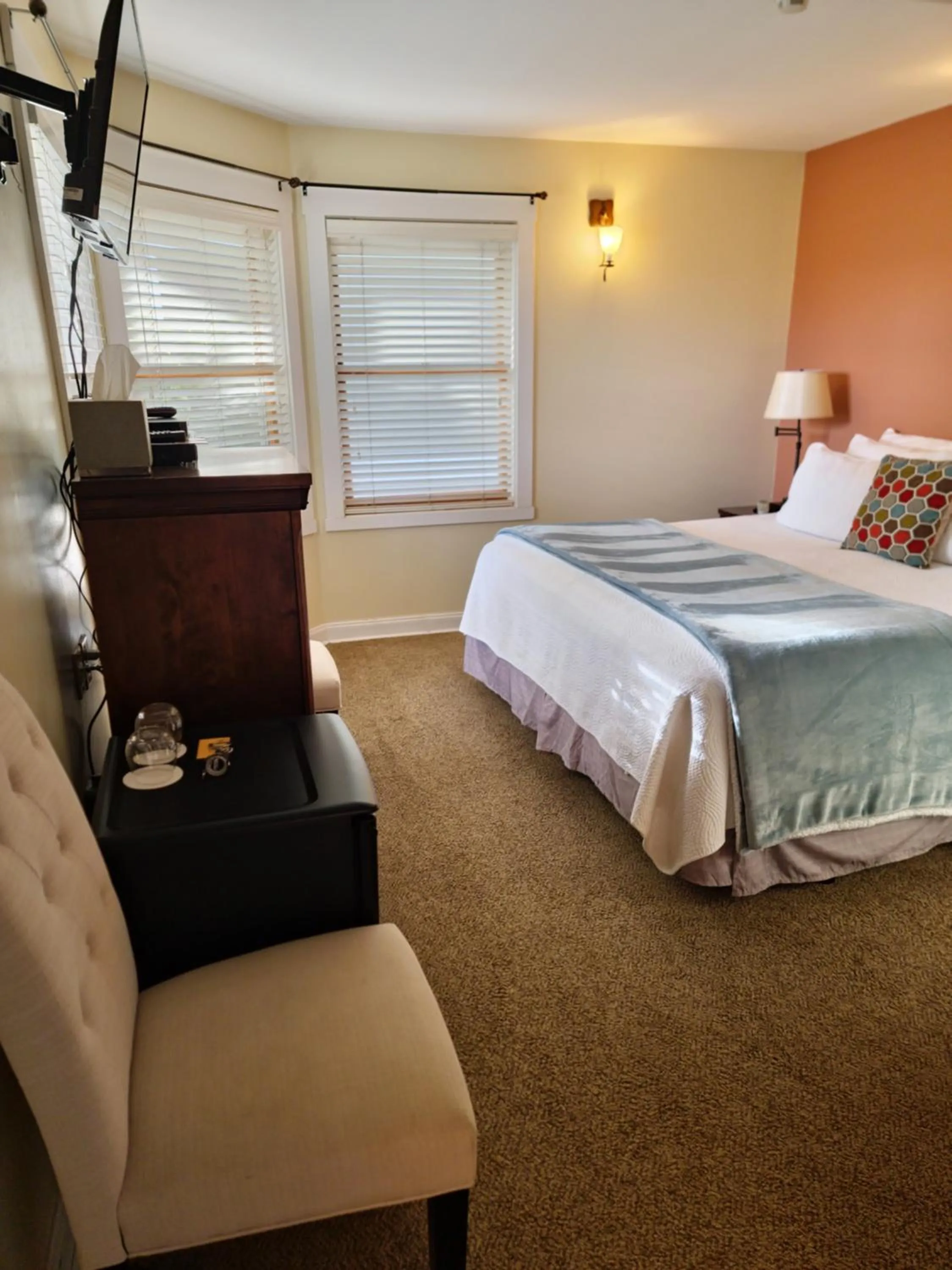 Bed in The Heron Inn and Day Spa