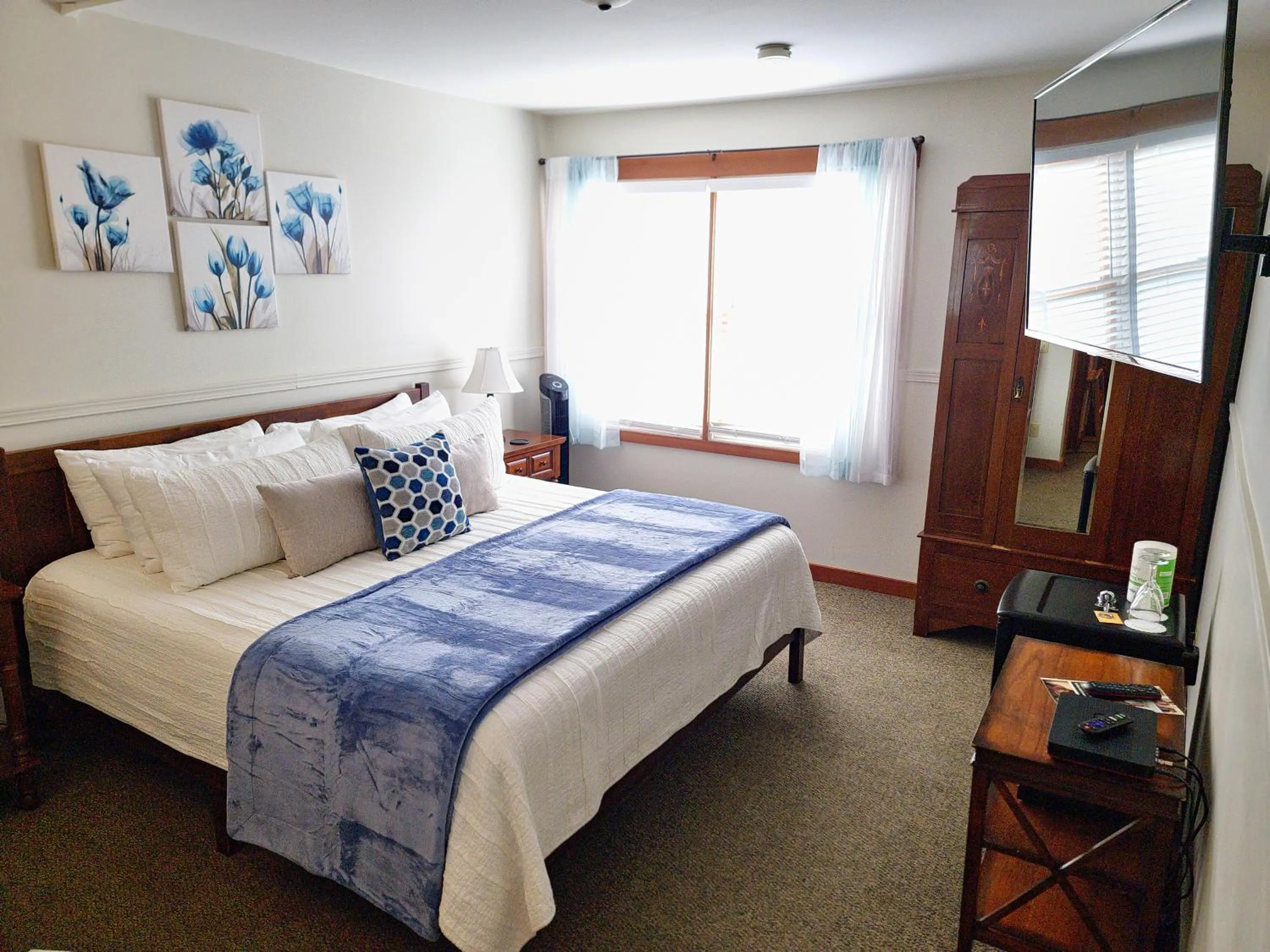 Bed in The Heron Inn and Day Spa