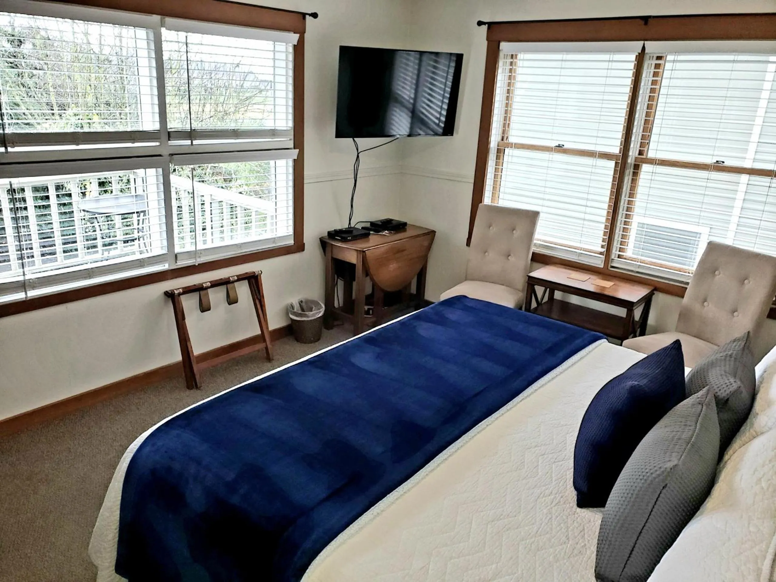 Bed in The Heron Inn and Day Spa